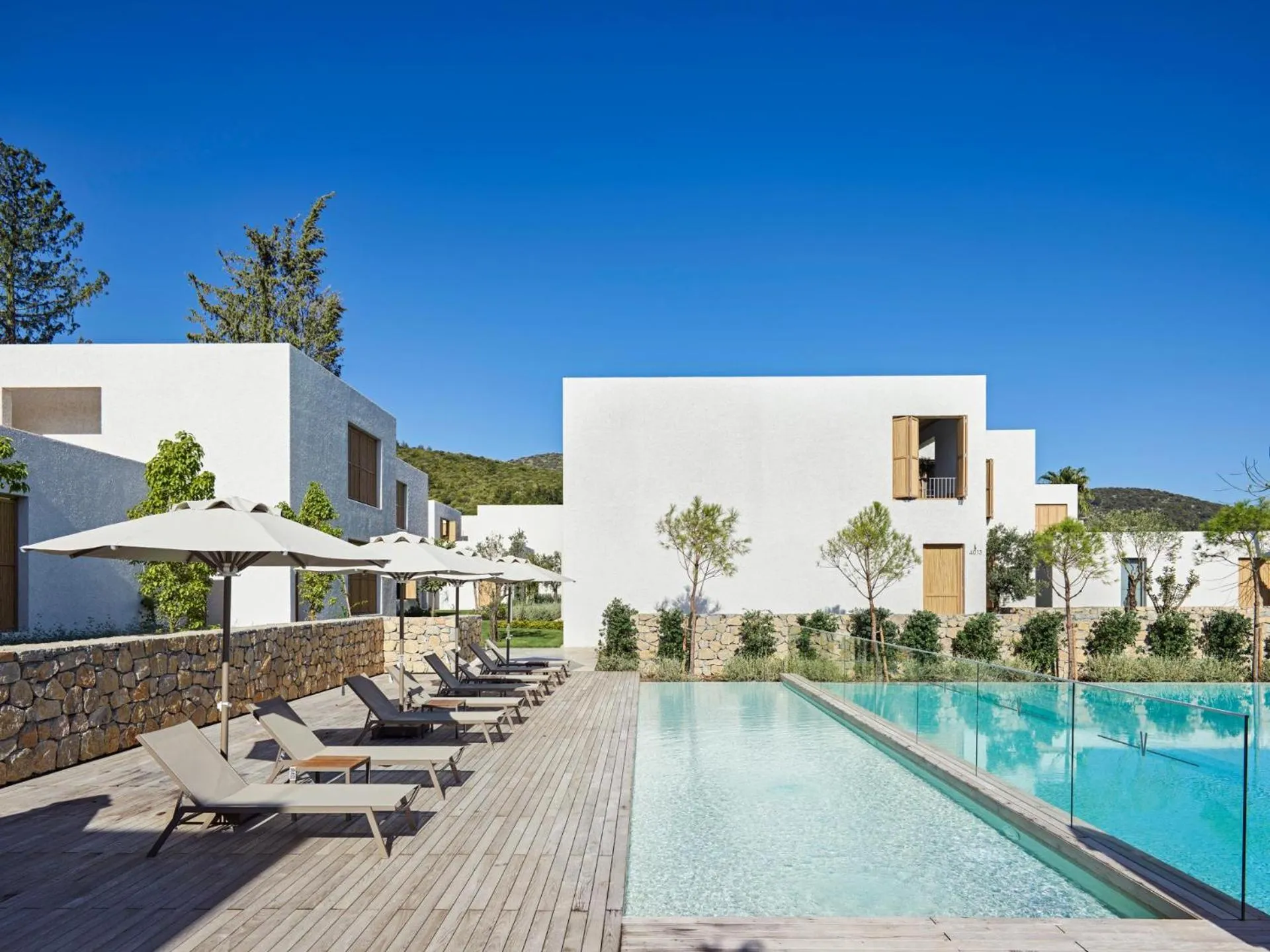 Swimming pool in Voyage Torba Hotel