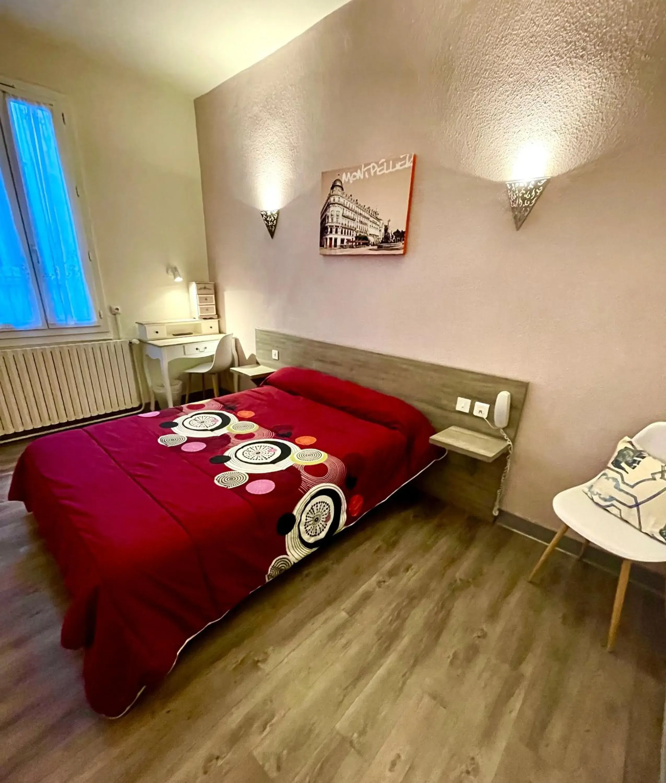 Superior Double Room in Hôtel Colisée-Verdun Centre Gare Saint-Roch Superior Double Room in Hôtel Colisée-Verdun Centre Gare Saint-Roch