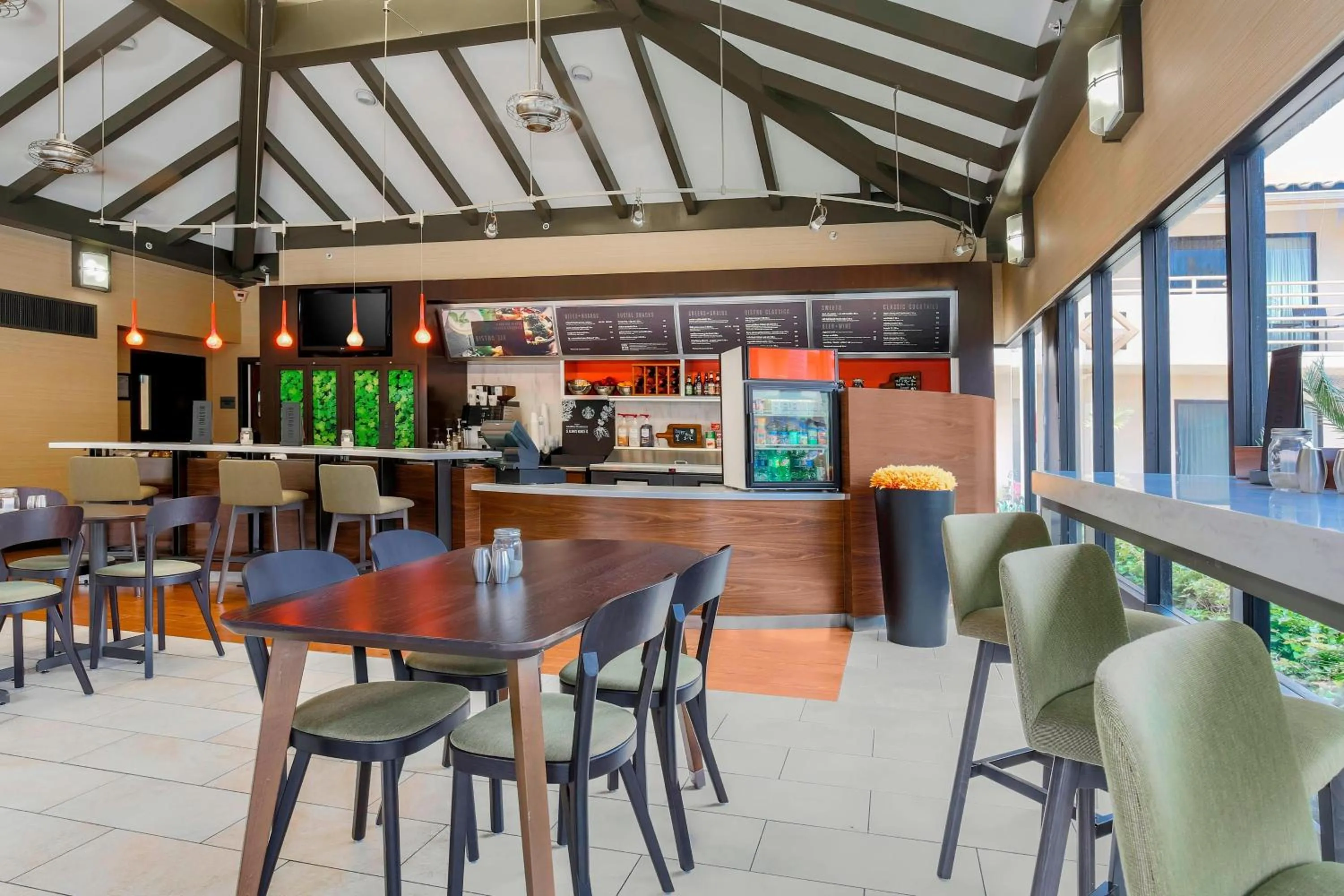 Restaurant/places to eat in Courtyard by Marriott San Diego Del Mar/Solana Beach