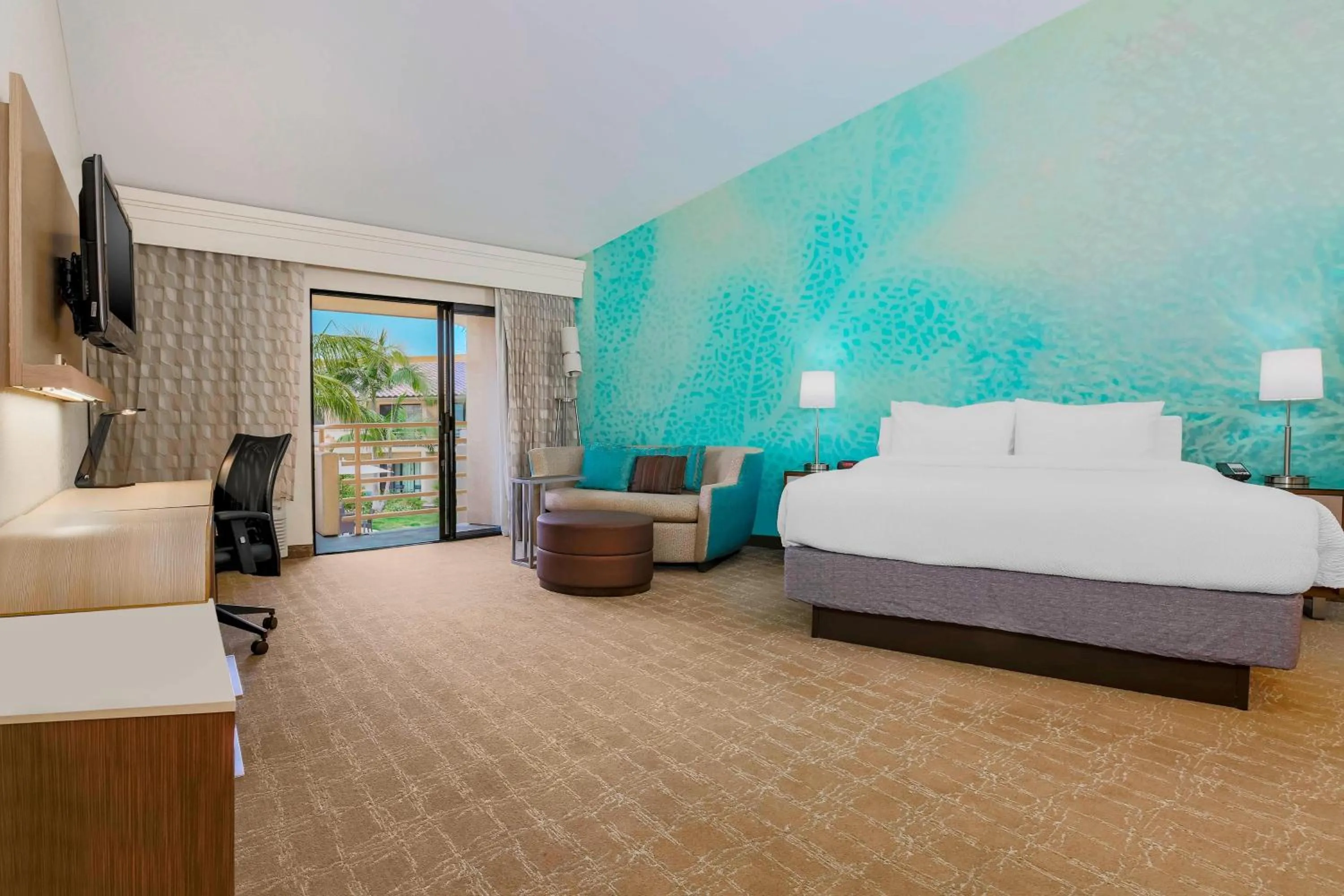 Photo of the whole room, Bed in Courtyard by Marriott San Diego Del Mar/Solana Beach