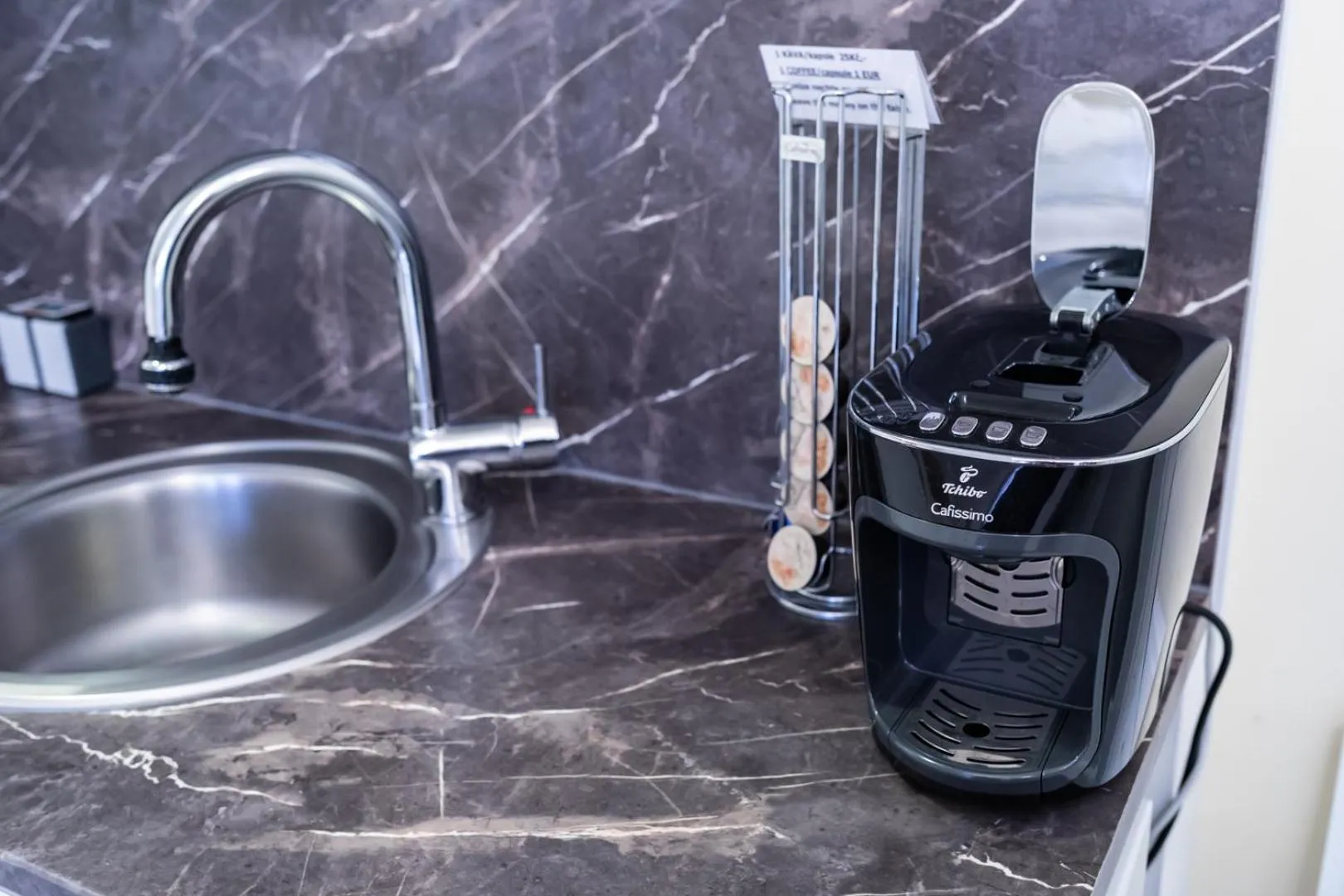 Coffee/tea facilities in Studio near Congress Centre II.