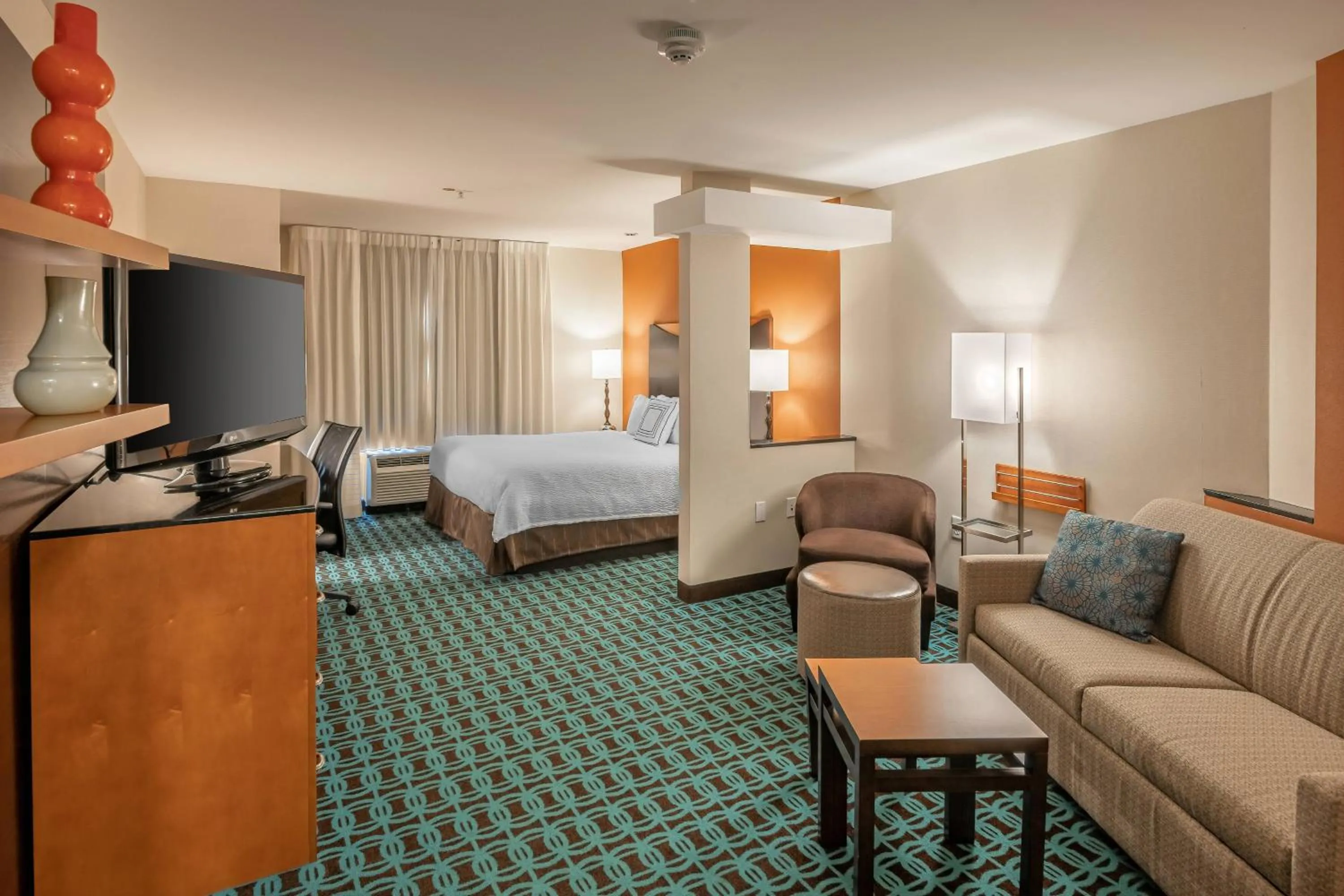 Photo of the whole room, Bed in Fairfield Inn & Suites by Marriott New Braunfels