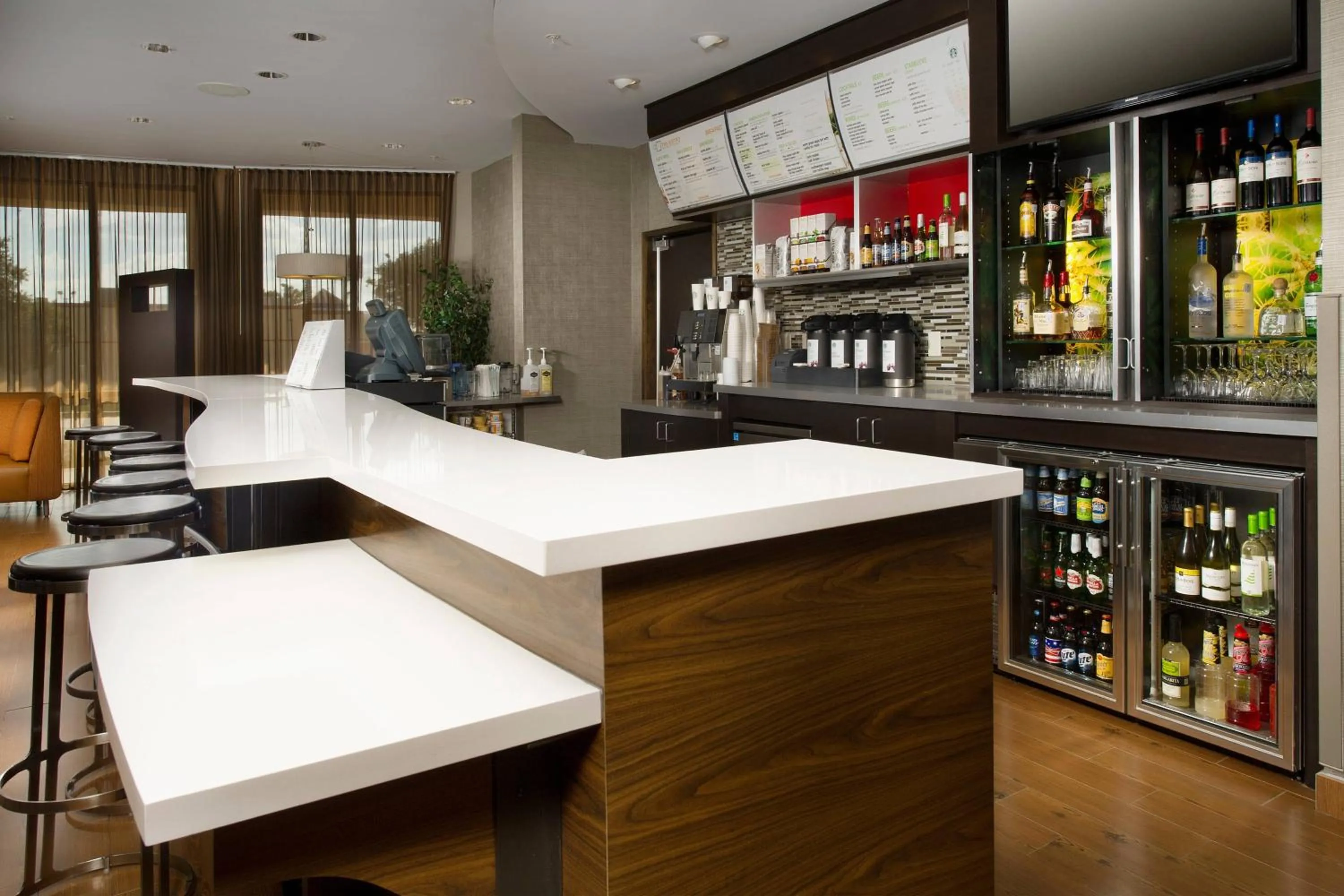 Lounge or bar in Courtyard by Marriott San Antonio SeaWorld/Lackland