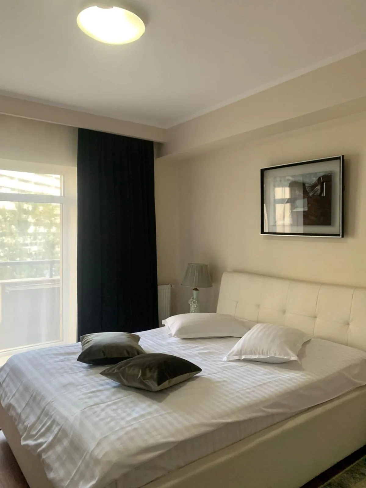 Bed in Phoenicia Suites Baneasa