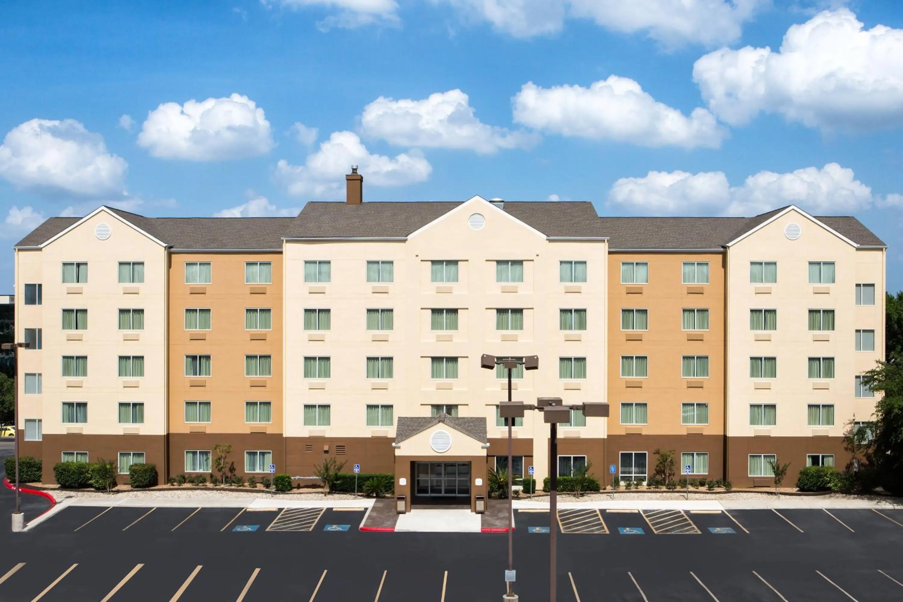 Property building in Fairfield Inn & Suites by Marriott San Antonio Airport/North Star Mall