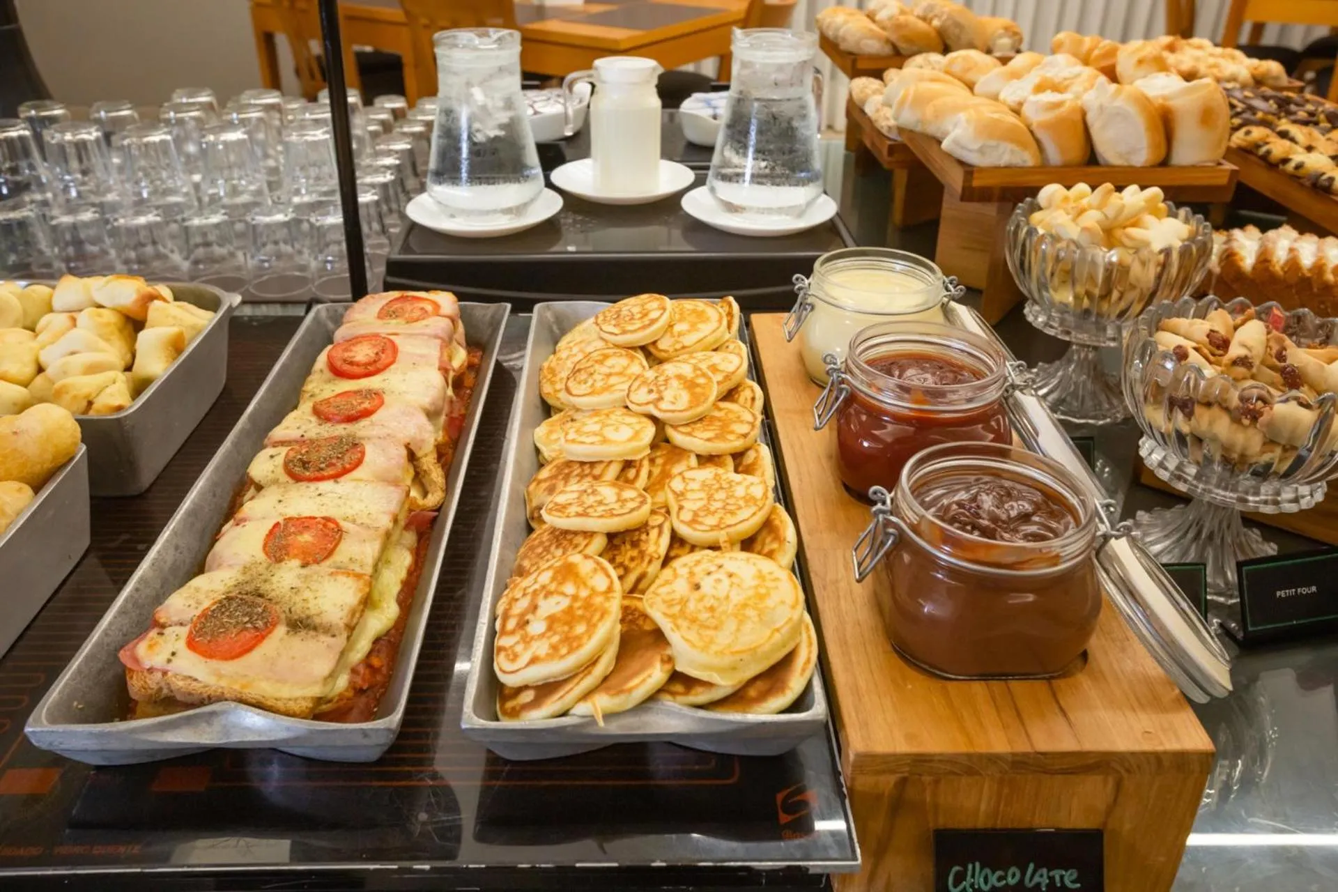 Buffet breakfast in Quality Hotel Jundiaí