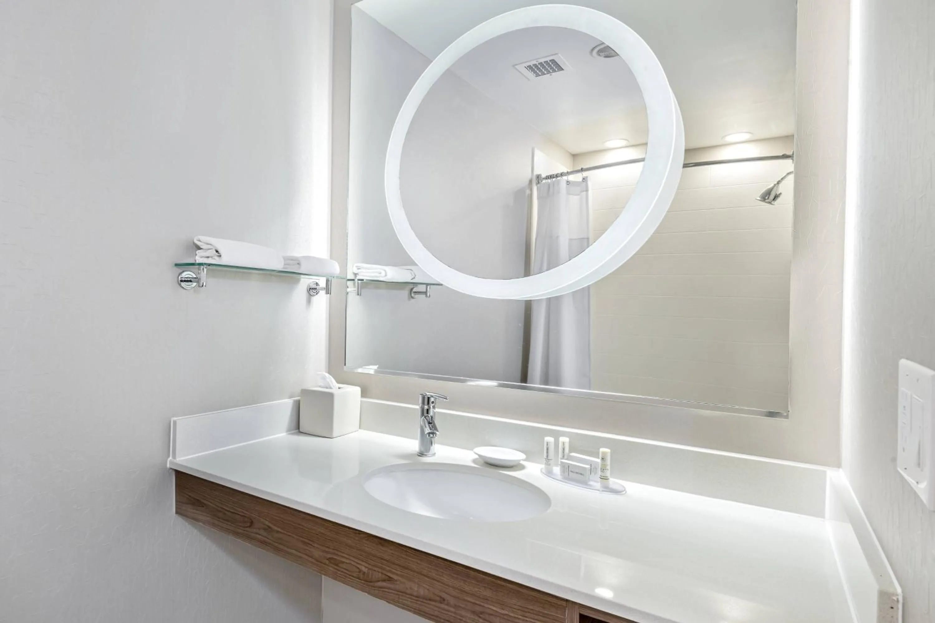 Bathroom in SpringHill Suites by Marriott San Antonio Airport