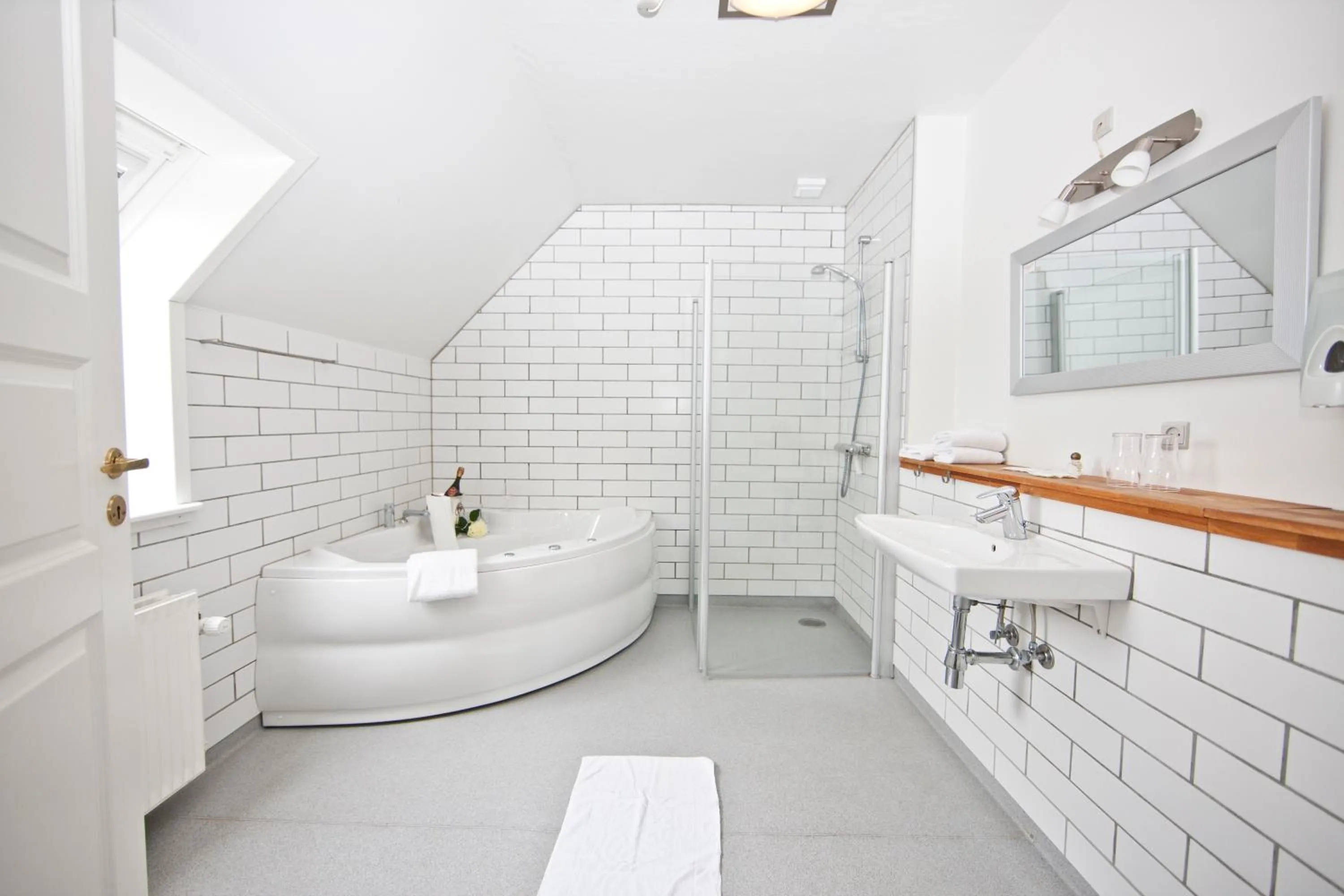 Bathroom in Hotel Højslev Kro