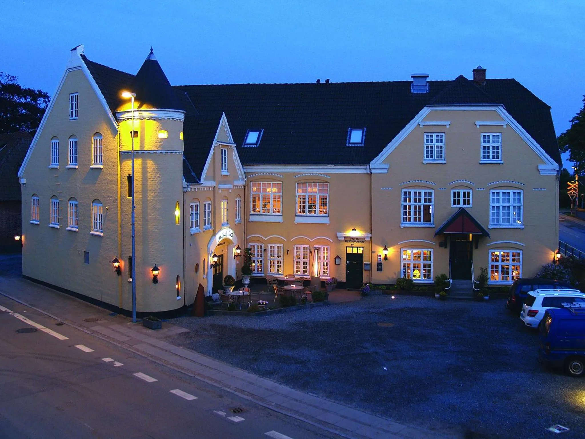 Facade/entrance in Hotel Højslev Kro