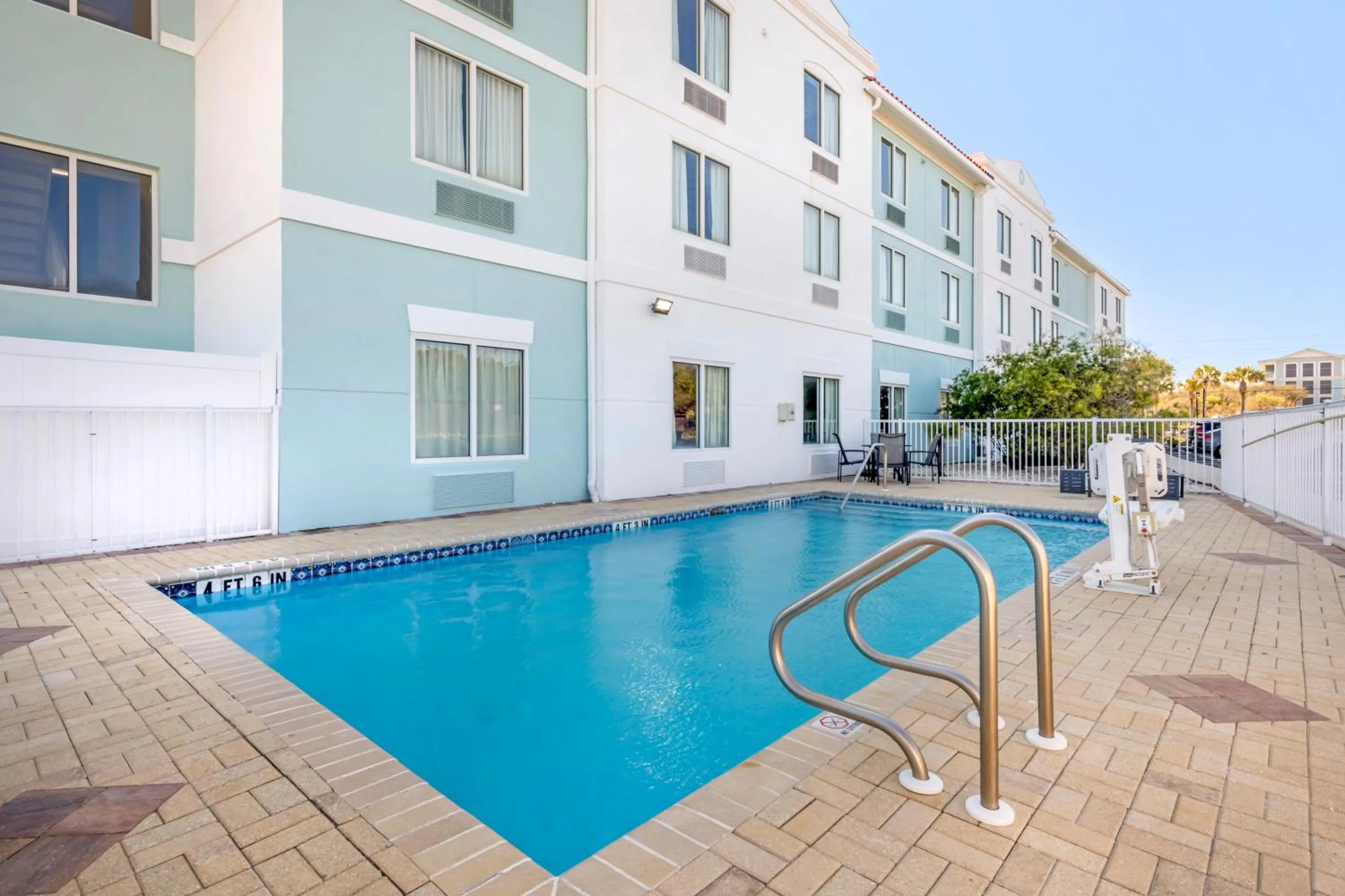 Swimming pool in Surf and Sand Fernandina Beach at Amelia Island, an Ascend Collection Hotel