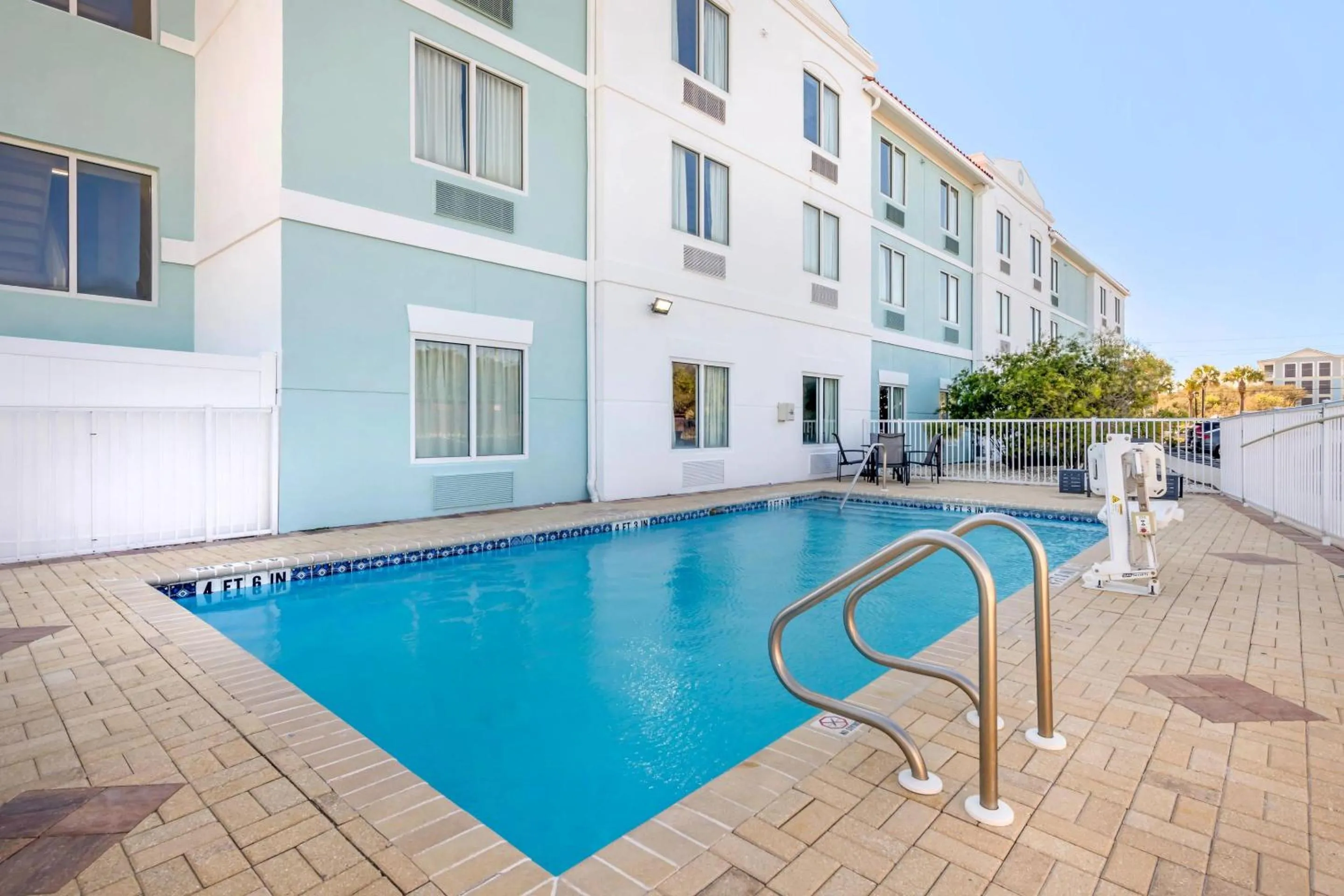 Swimming pool in Surf and Sand Fernandina Beach at Amelia Island, an Ascend Collection Hotel