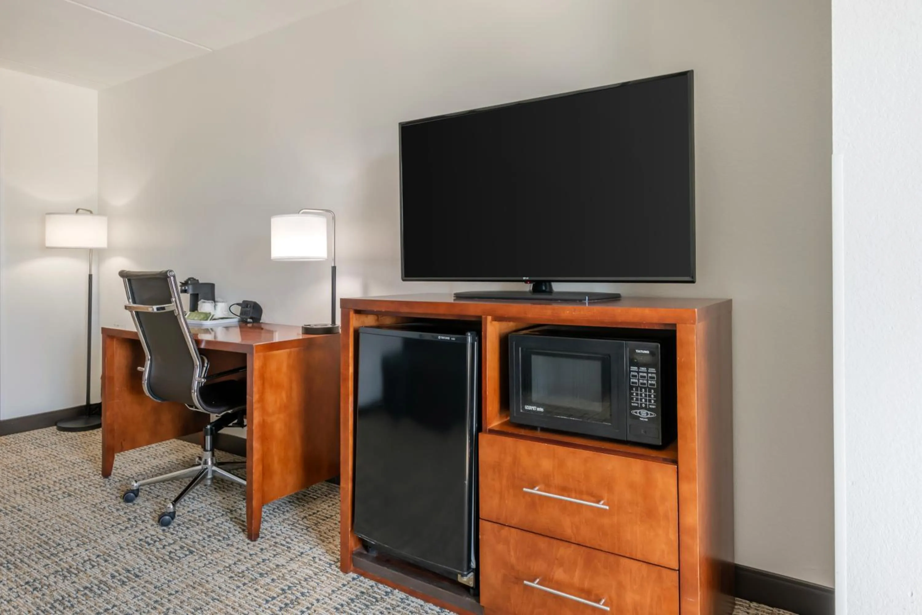 minibar in Surf and Sand Fernandina Beach at Amelia Island, an Ascend Collection Hotel