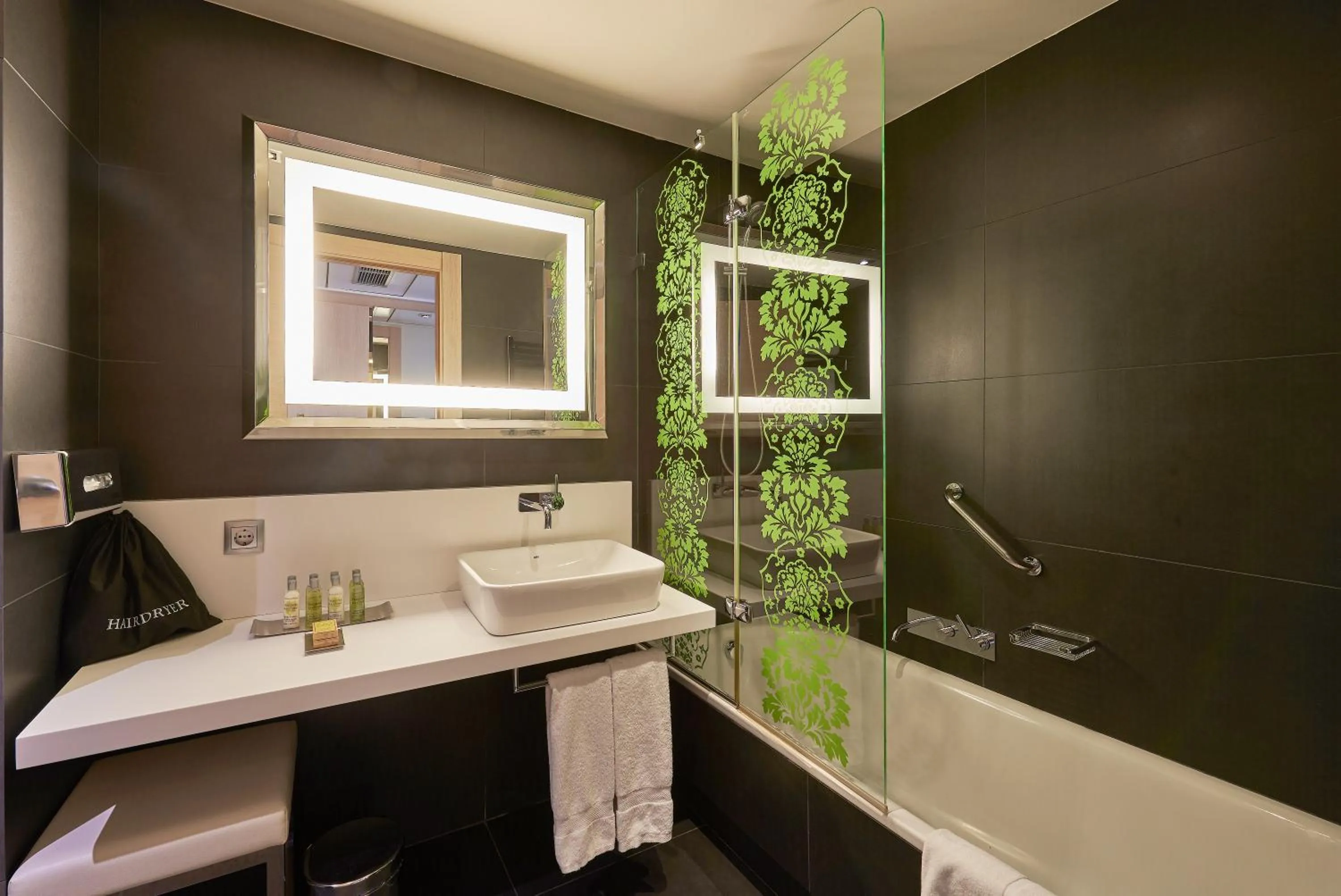 Bathroom in DoubleTree by Hilton Girona