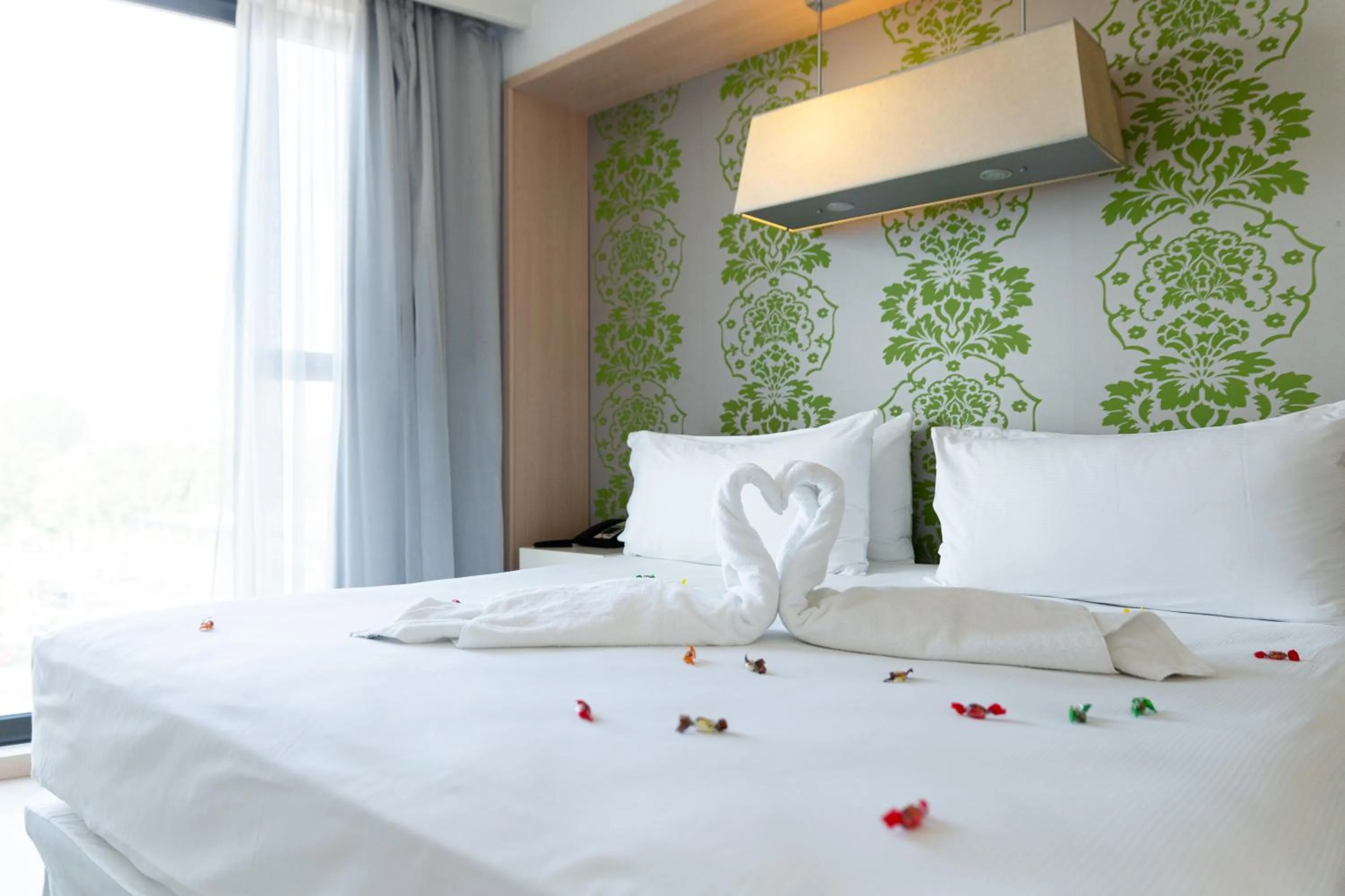 Bedroom, Bed in DoubleTree by Hilton Girona