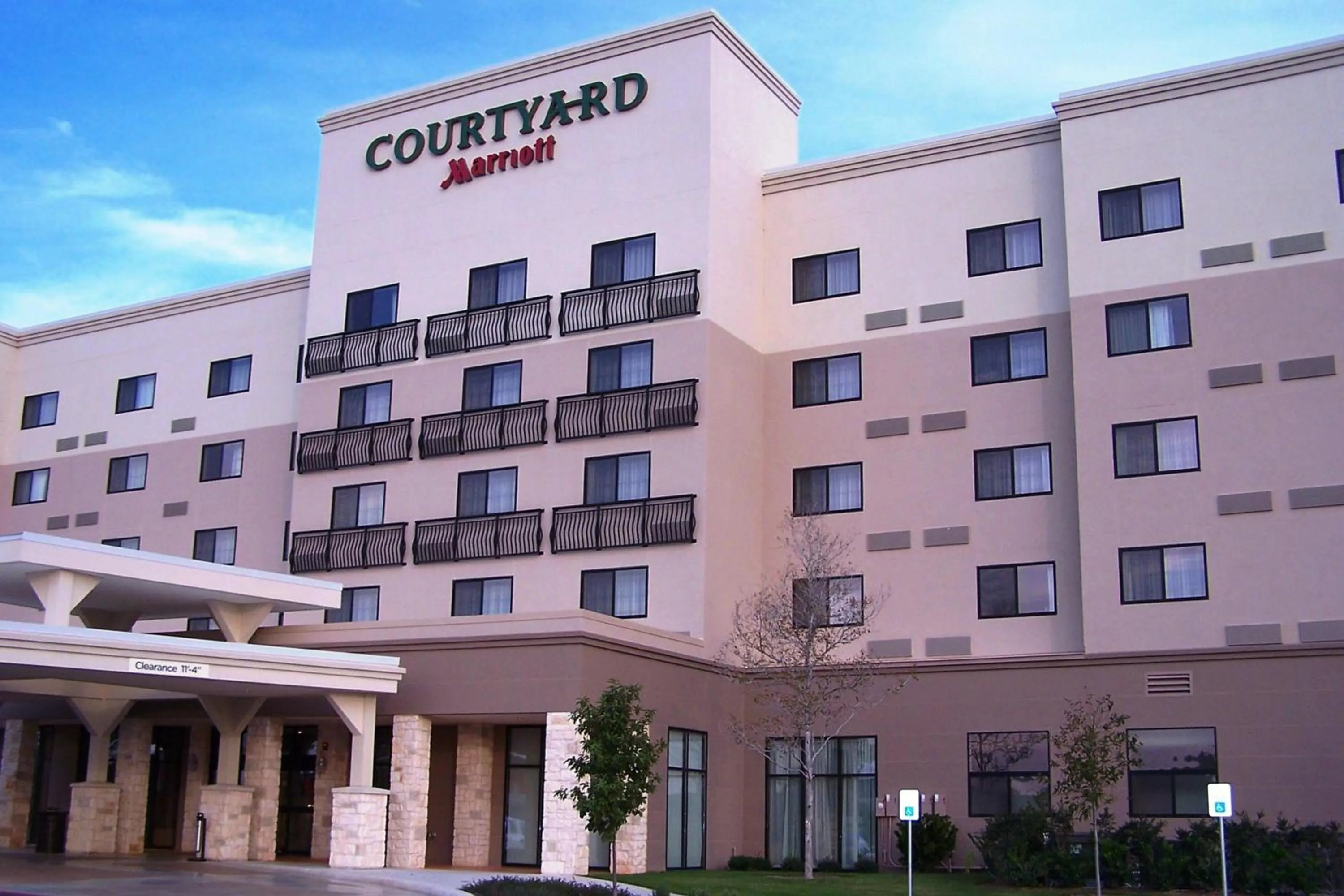 Property building in Courtyard by Marriott San Antonio Six Flags at The RIM