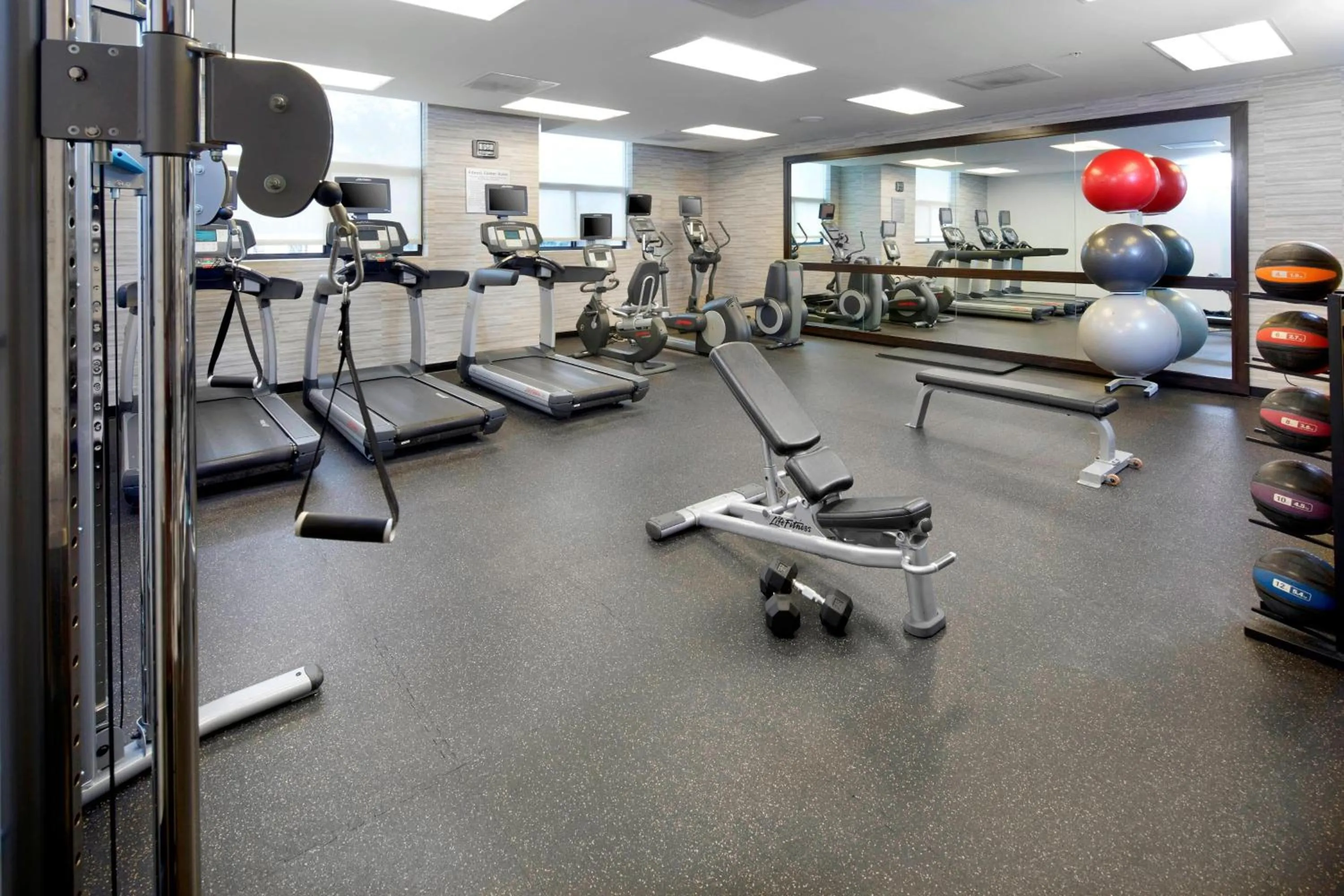 Fitness centre/facilities in Courtyard by Marriott San Antonio Six Flags at The RIM