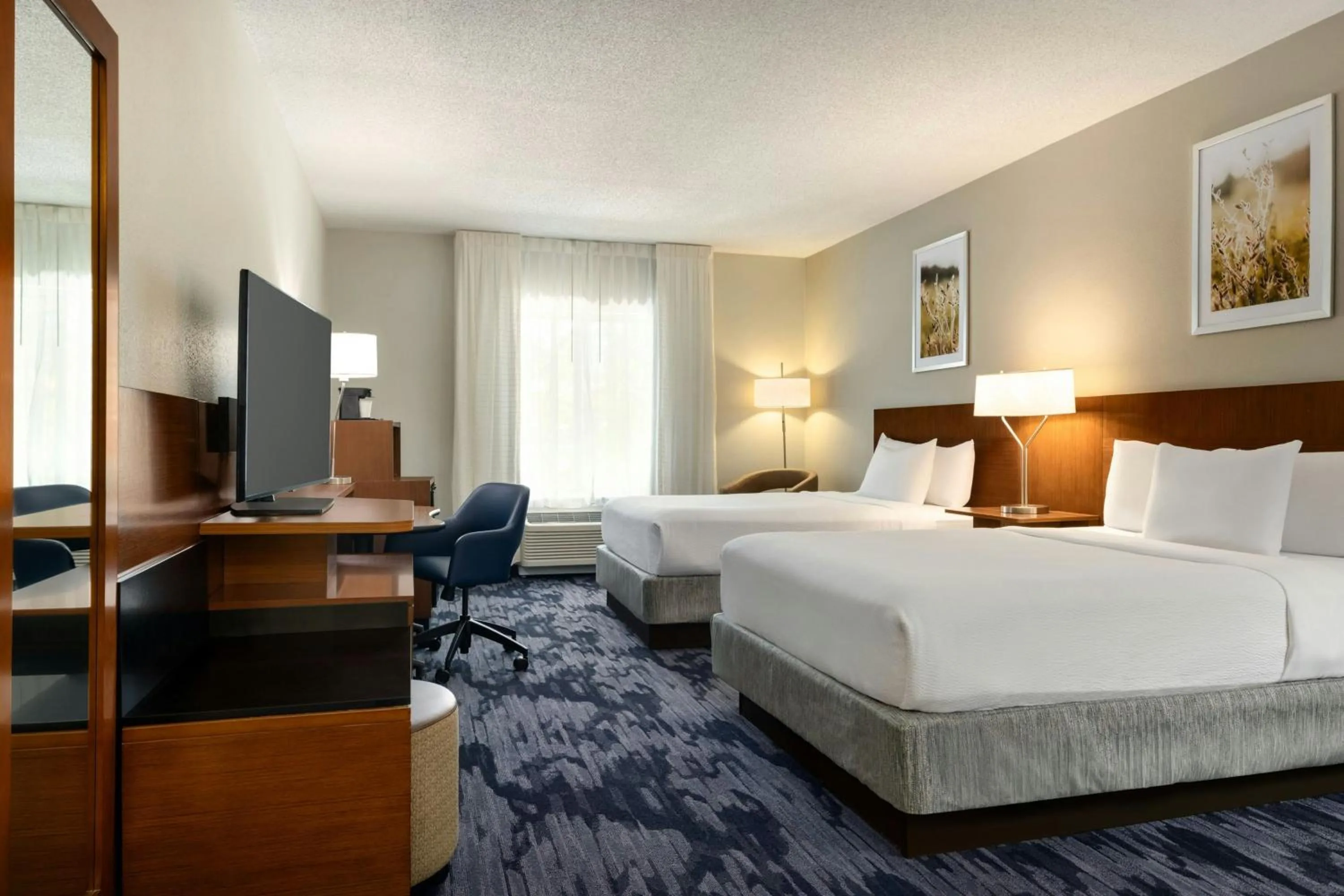 Photo of the whole room, Bed in Fairfield Inn & Suites Savannah I-95 South