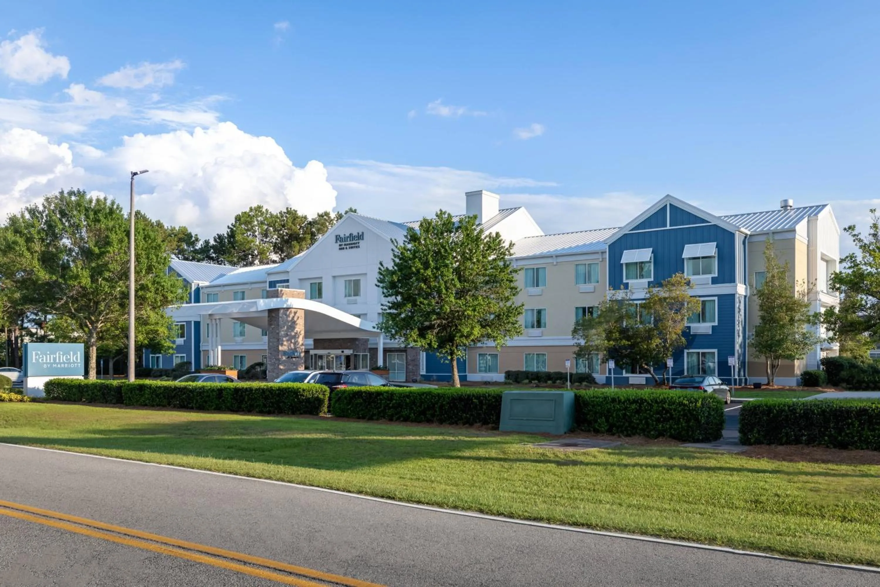 Property building in Fairfield Inn & Suites Savannah Airport