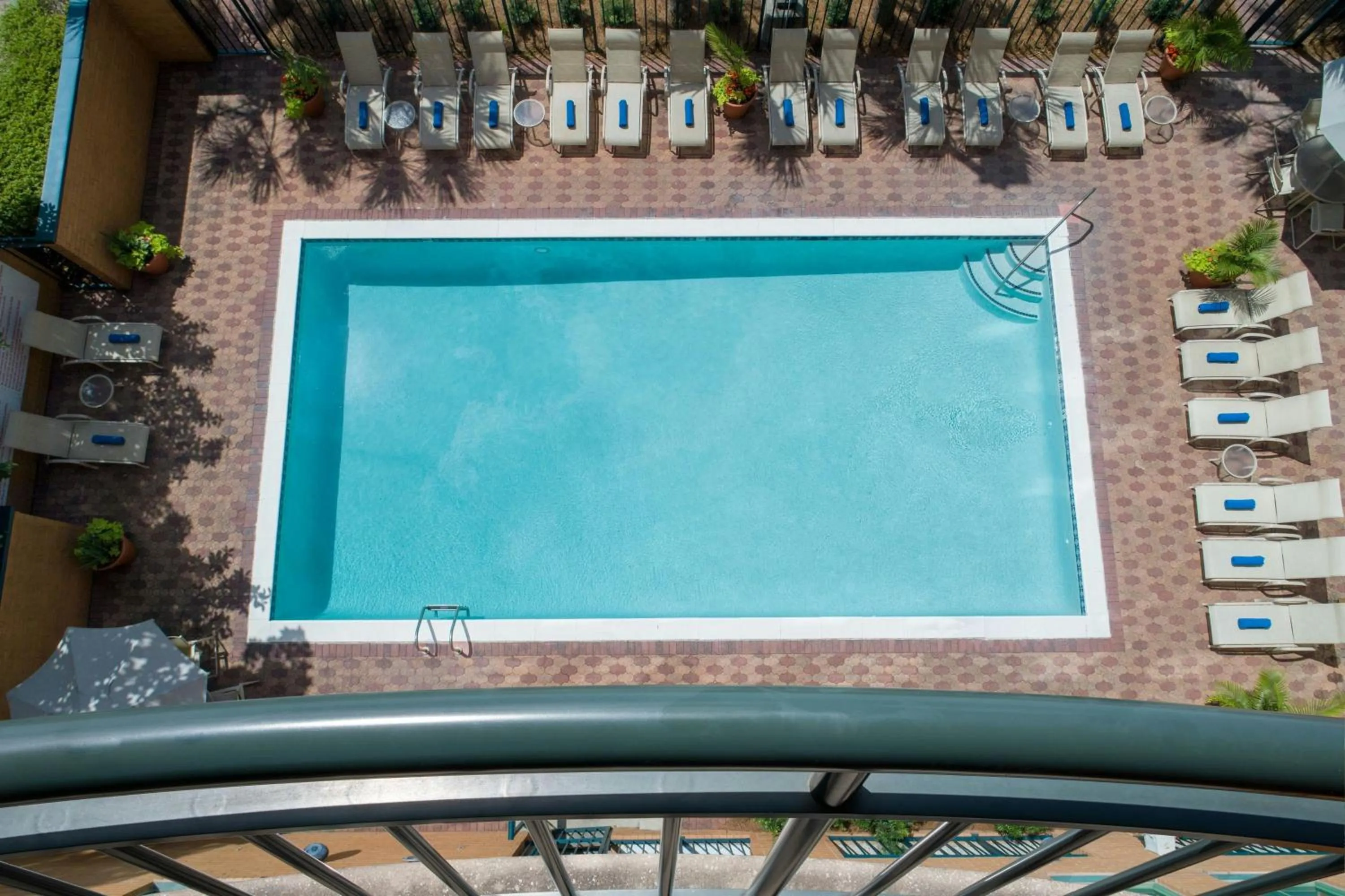 Swimming pool in Marriott Savannah Riverfront