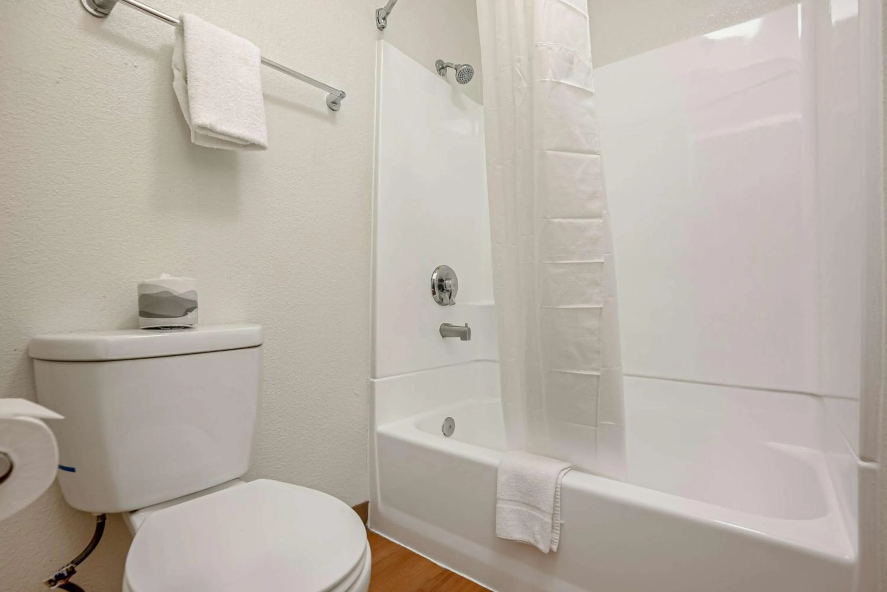 Bedroom in Motel 6-Temecula, CA - Historic Old Town