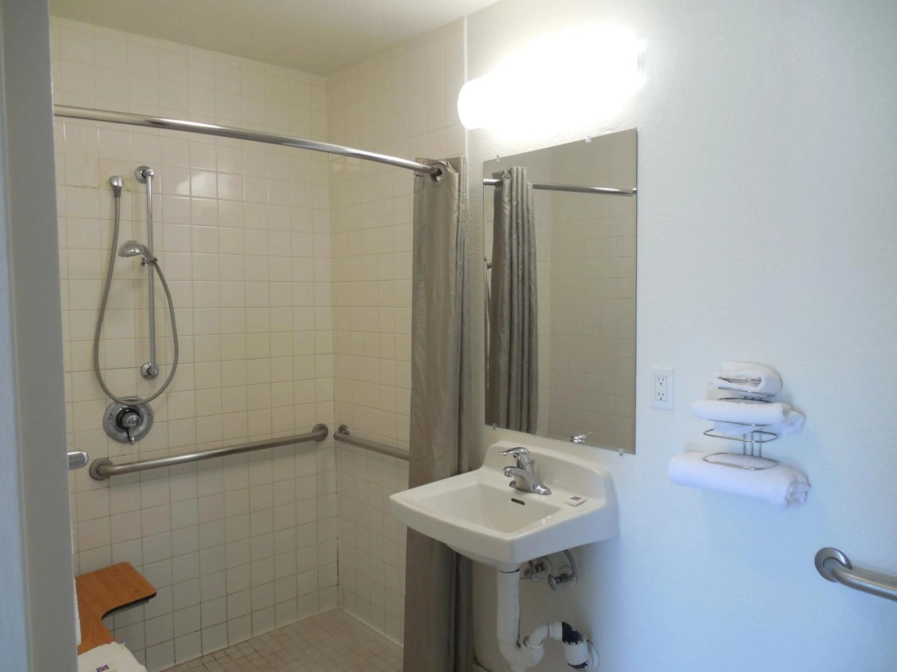 Bathroom in Motel 6-Temecula, CA - Historic Old Town