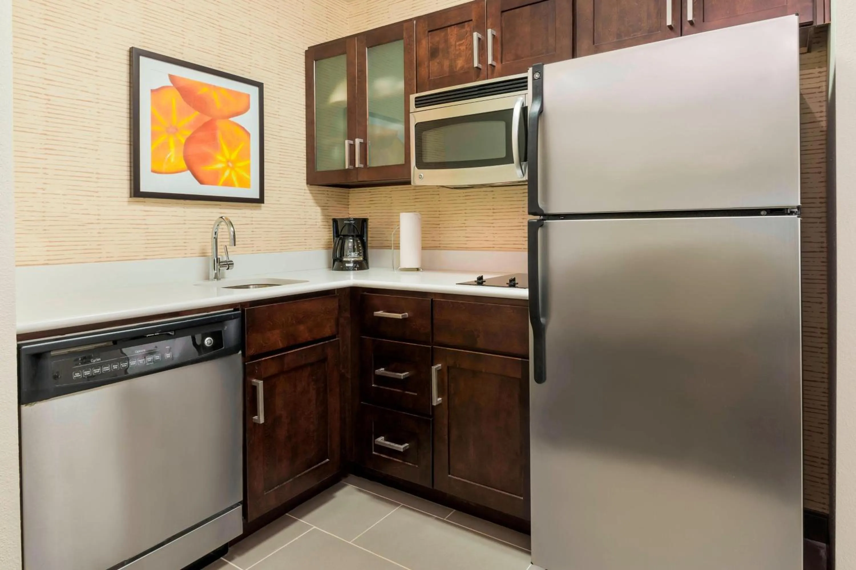 Kitchen or kitchenette in Residence Inn Savannah Midtown