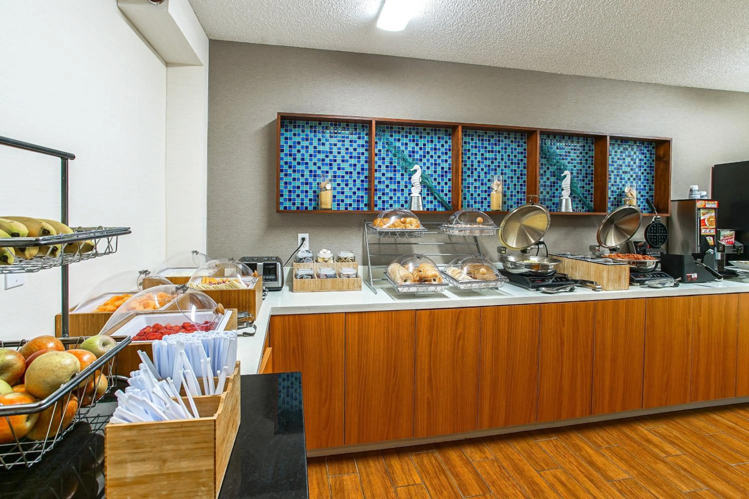 Breakfast in SpringHill Suites by Marriott Savannah Midtown