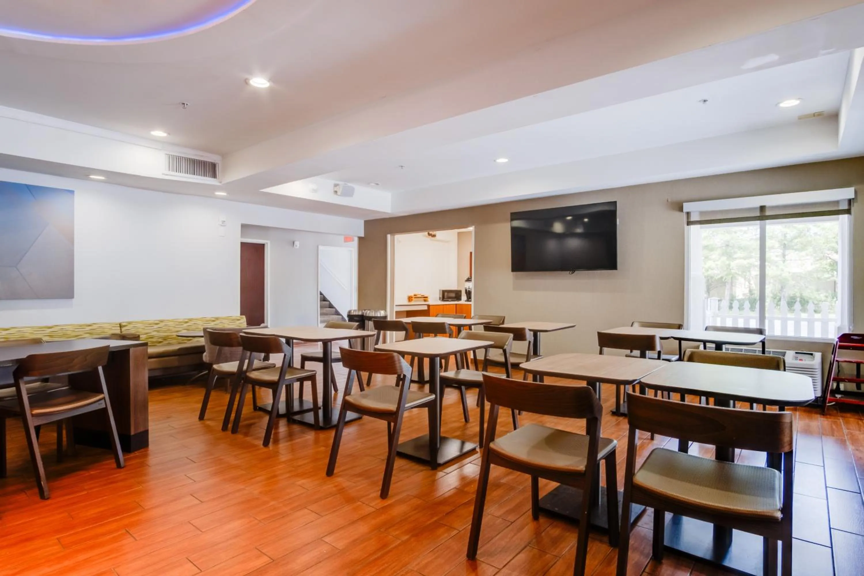Restaurant/places to eat in Country Inn & Suites by Radisson, Savannah Southside