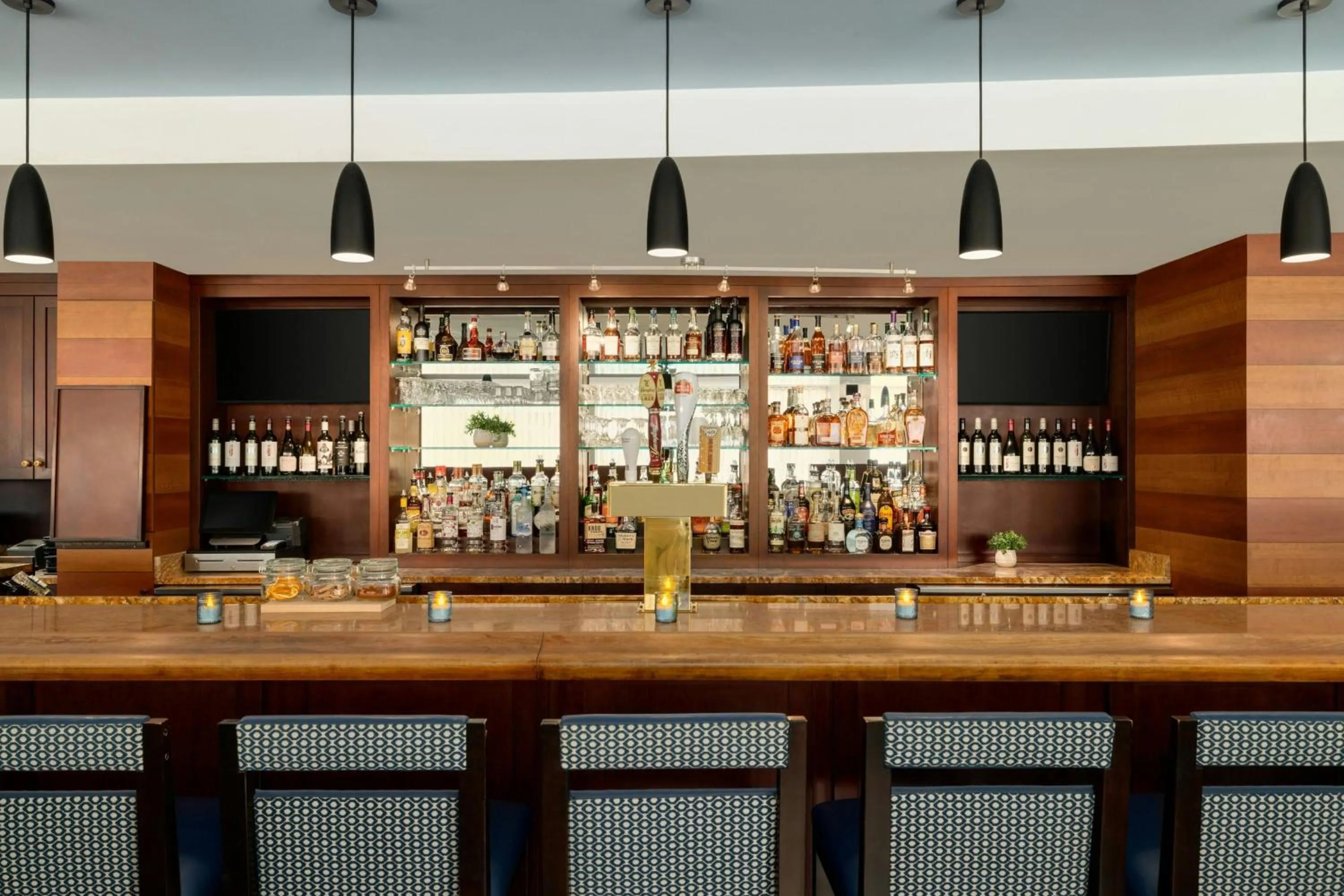 Lounge or bar in Courtyard by Marriott Ocean City Oceanfront