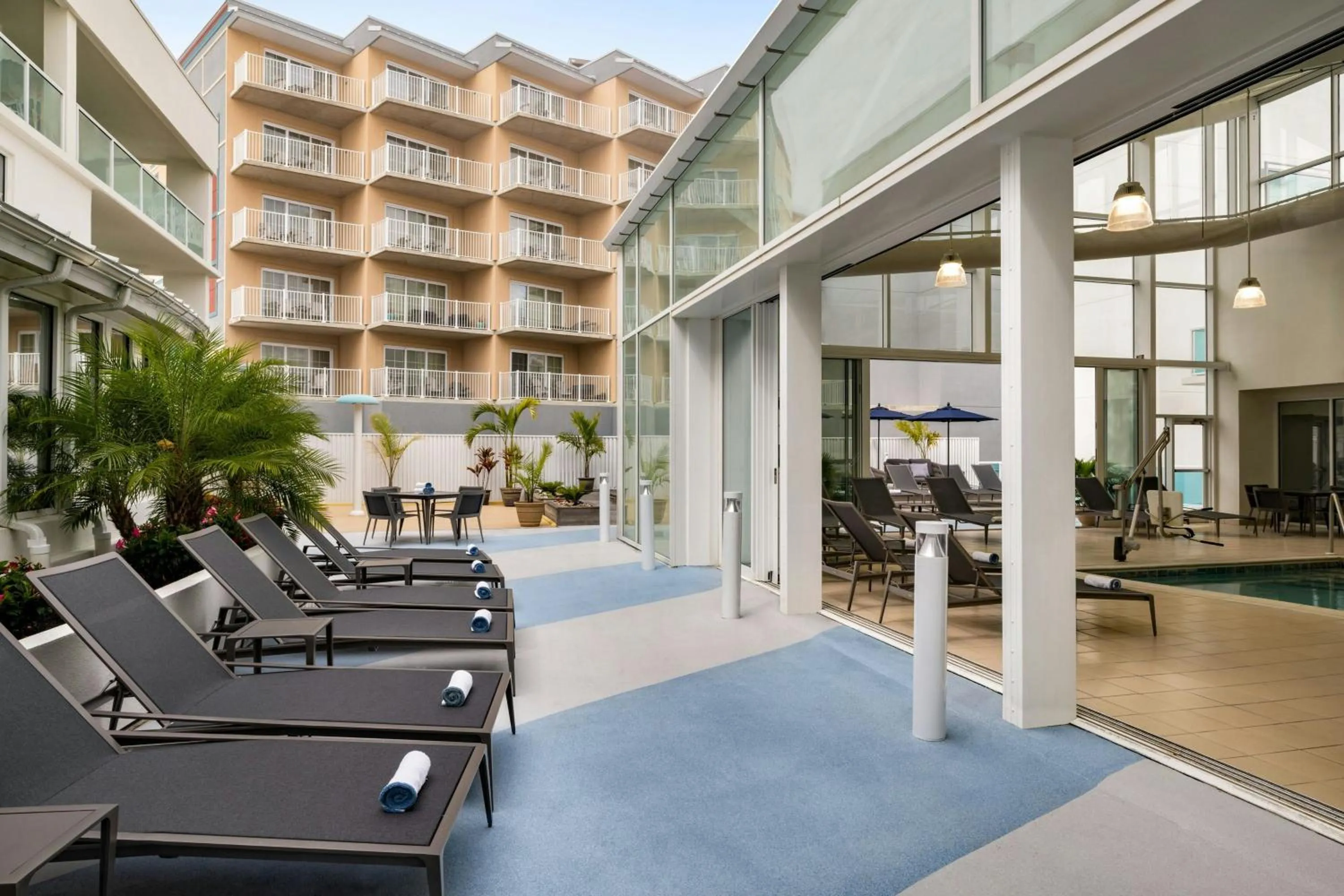 Swimming pool in Courtyard by Marriott Ocean City Oceanfront