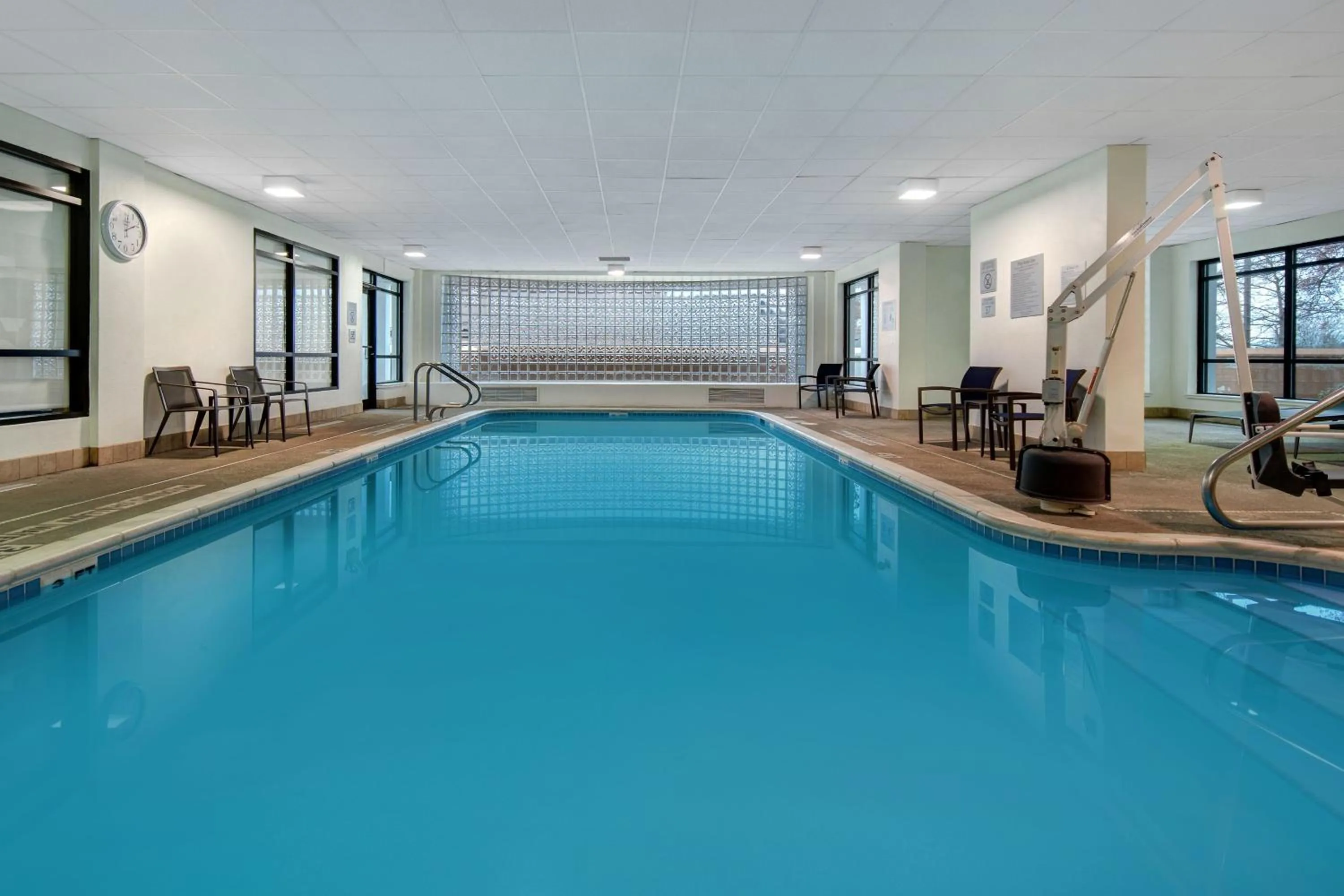 Swimming pool in Courtyard by Marriott State College