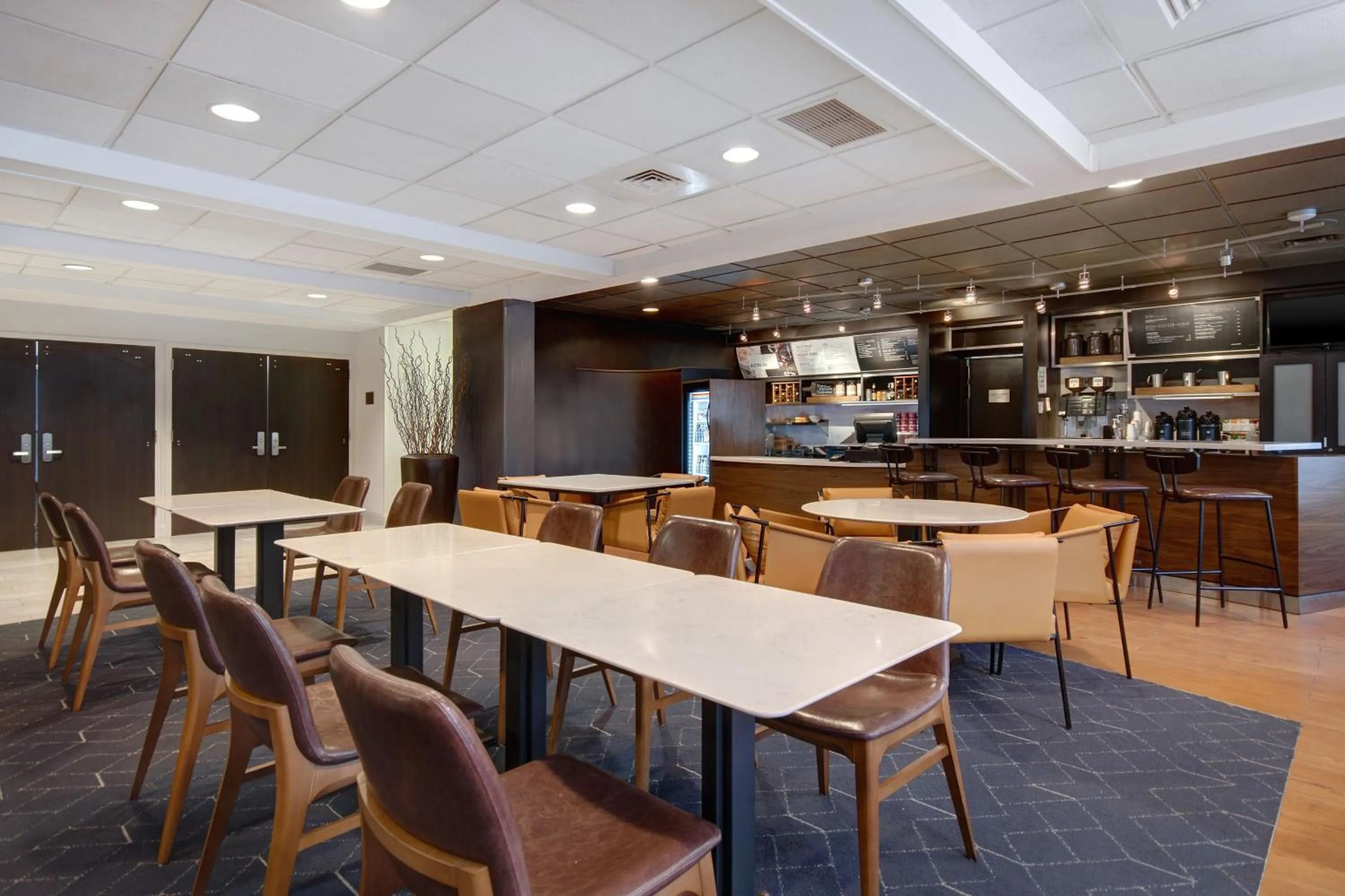 Restaurant/places to eat in Courtyard by Marriott State College