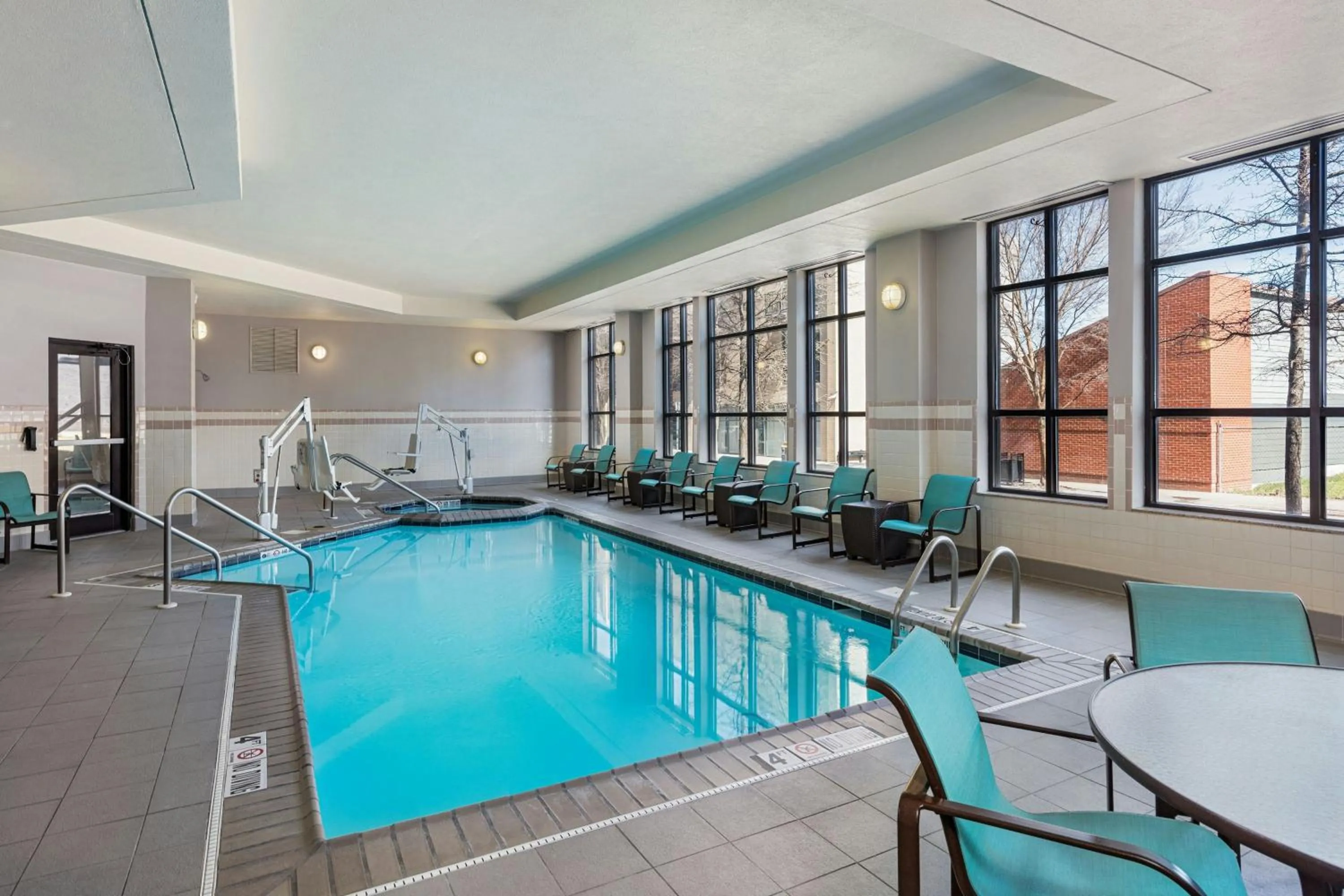 Swimming pool in Residence Inn Louisville Downtown