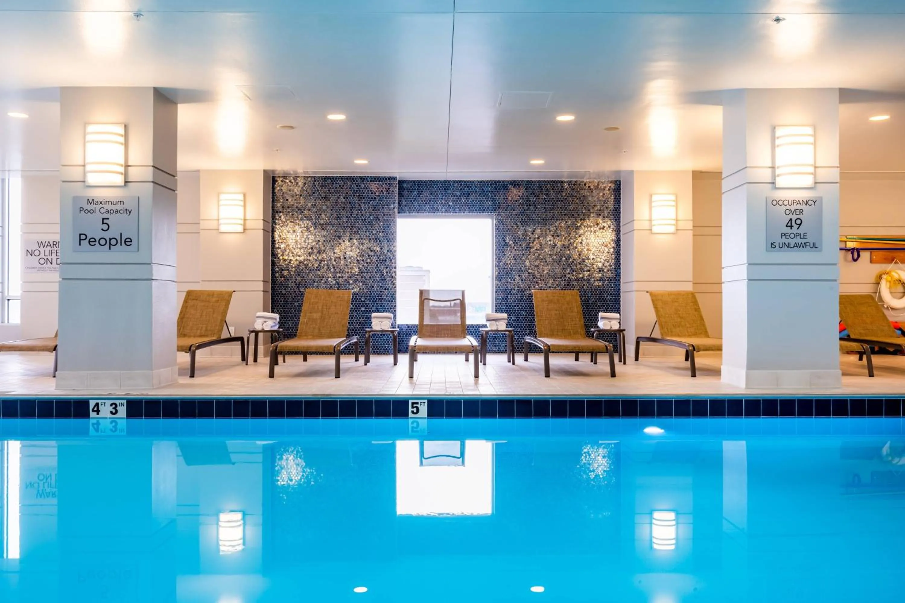 Swimming pool in Louisville Marriott Downtown