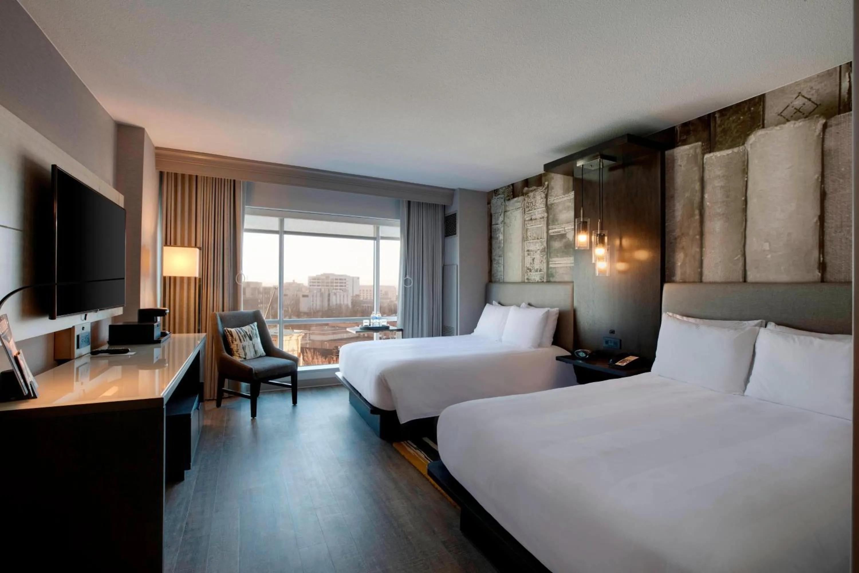 Photo of the whole room, Bed in Louisville Marriott Downtown