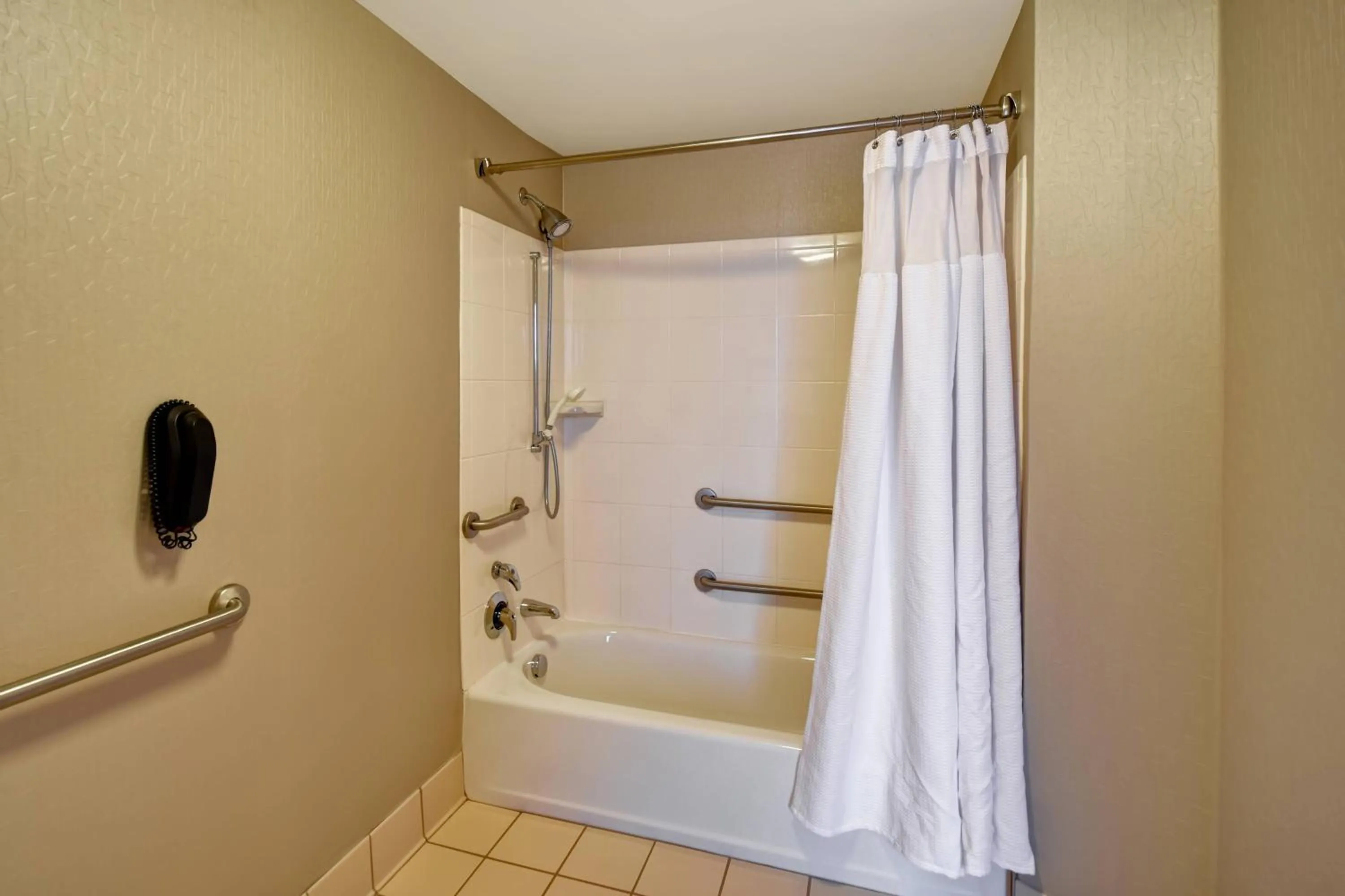 Bathroom in SpringHill Suites Louisville Airport
