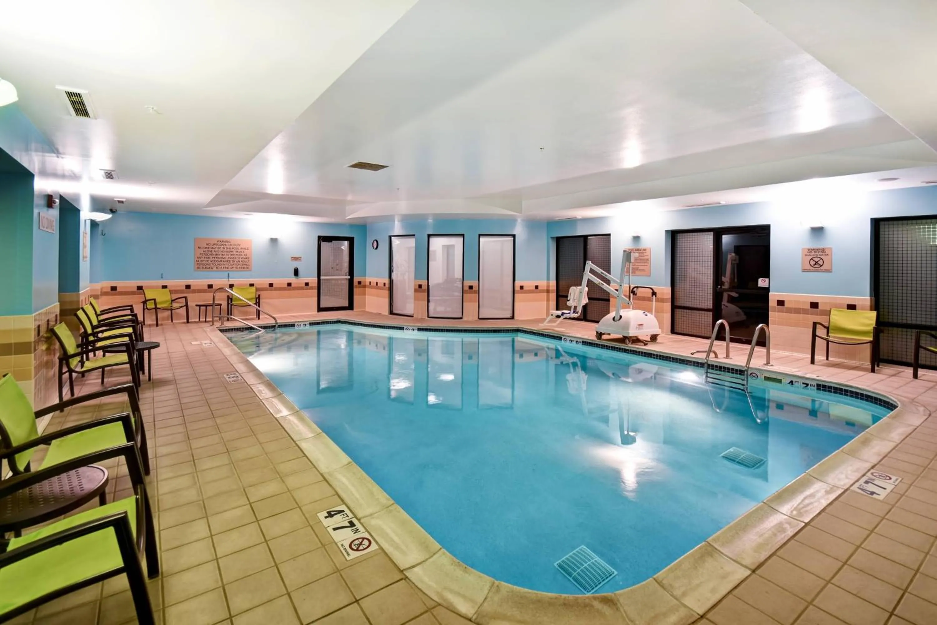 Swimming pool in SpringHill Suites Louisville Airport