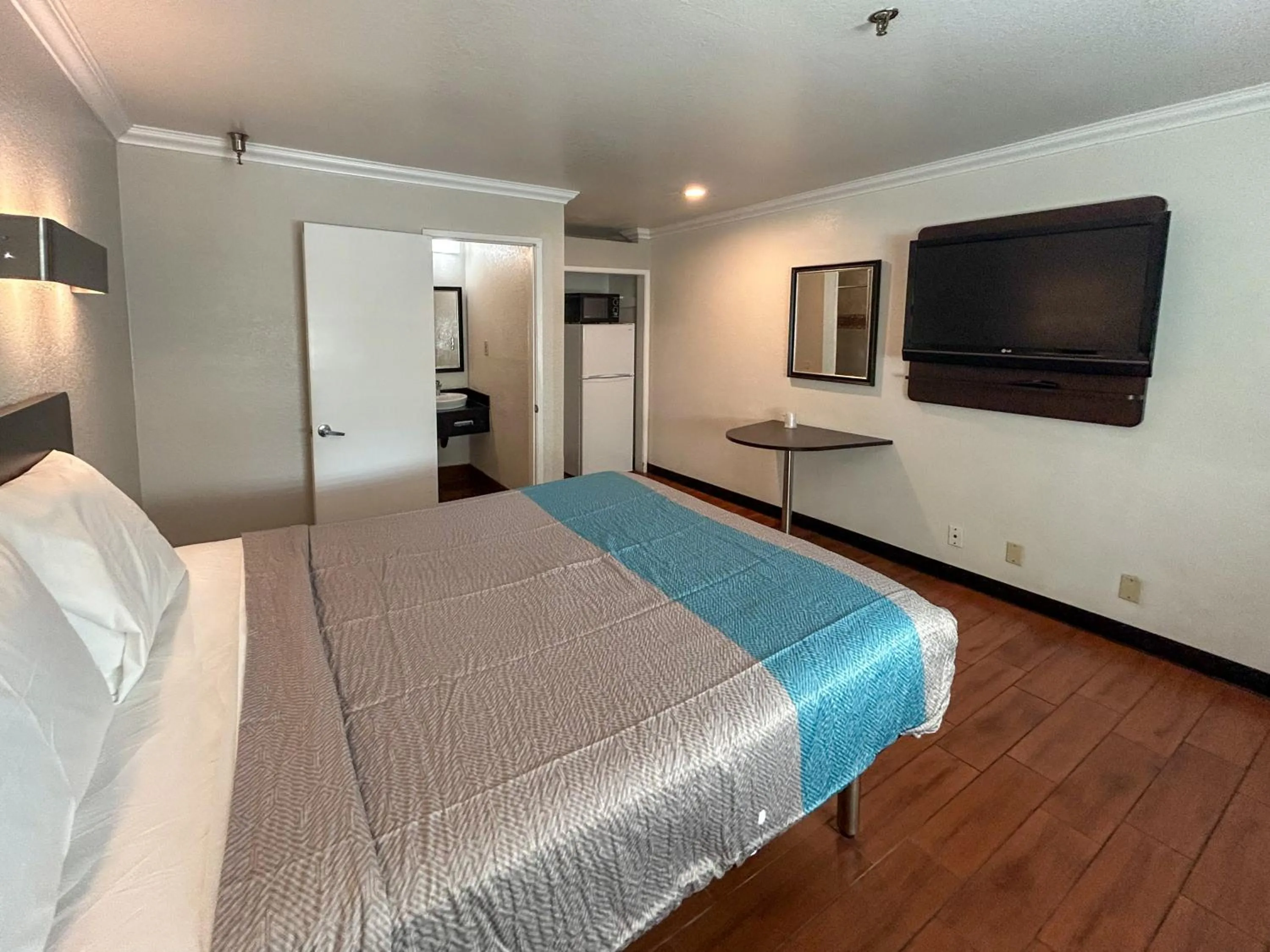 Bedroom, Bed in Motel 6 Ontario CA Convention Center Airport