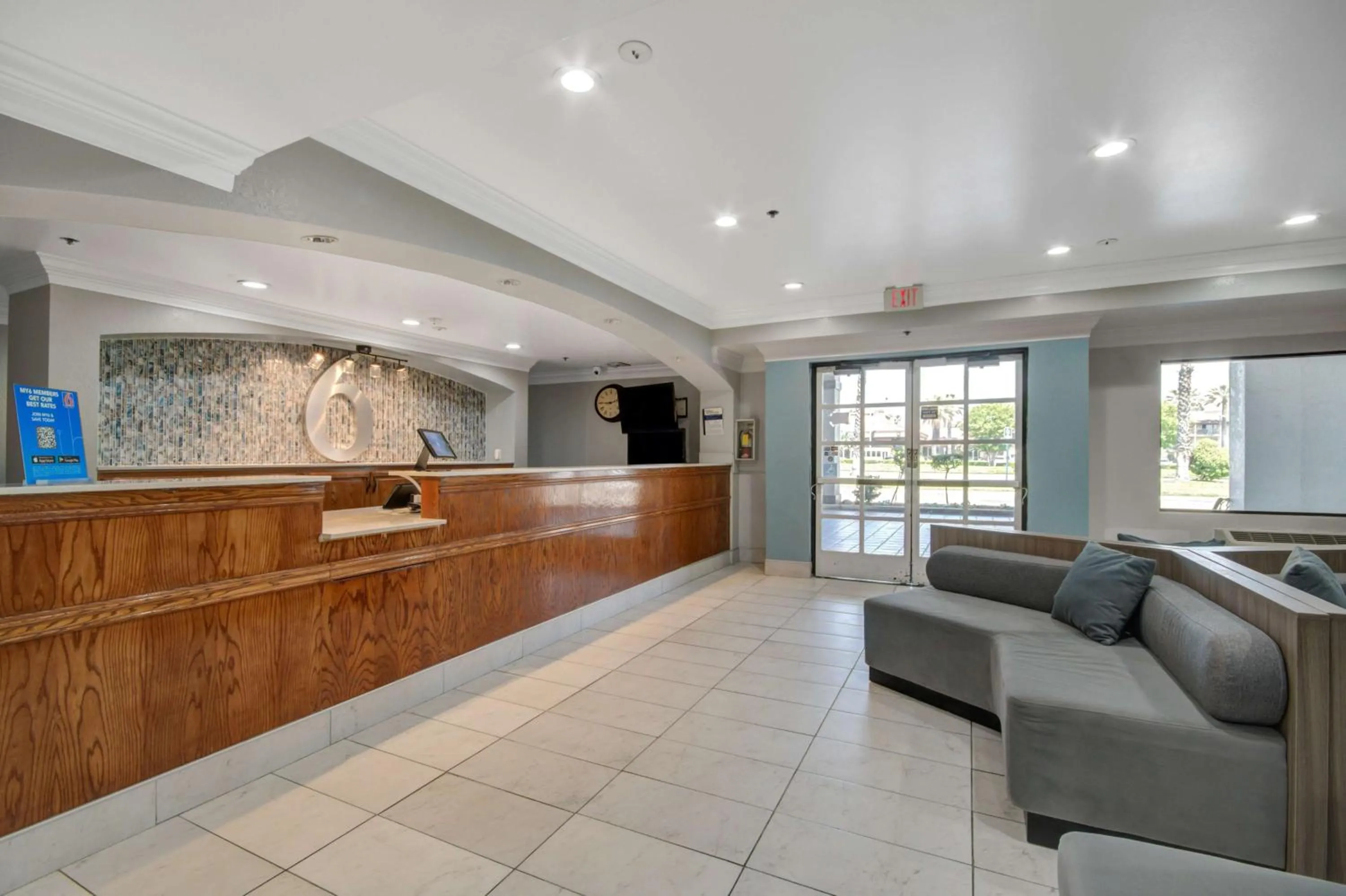 Lobby or reception in Motel 6 Ontario CA Convention Center Airport