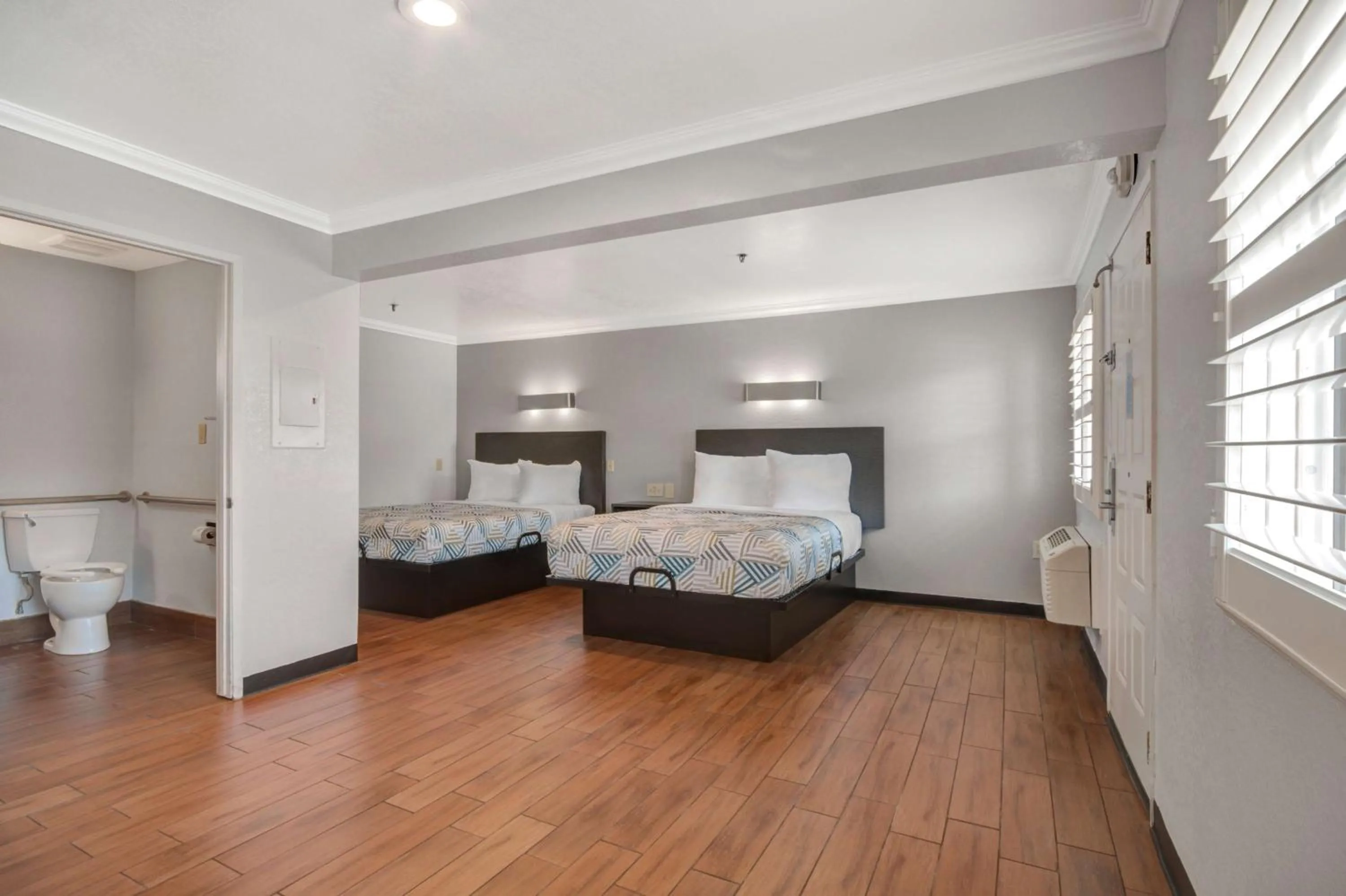 Bedroom, Bed in Motel 6 Ontario CA Convention Center Airport