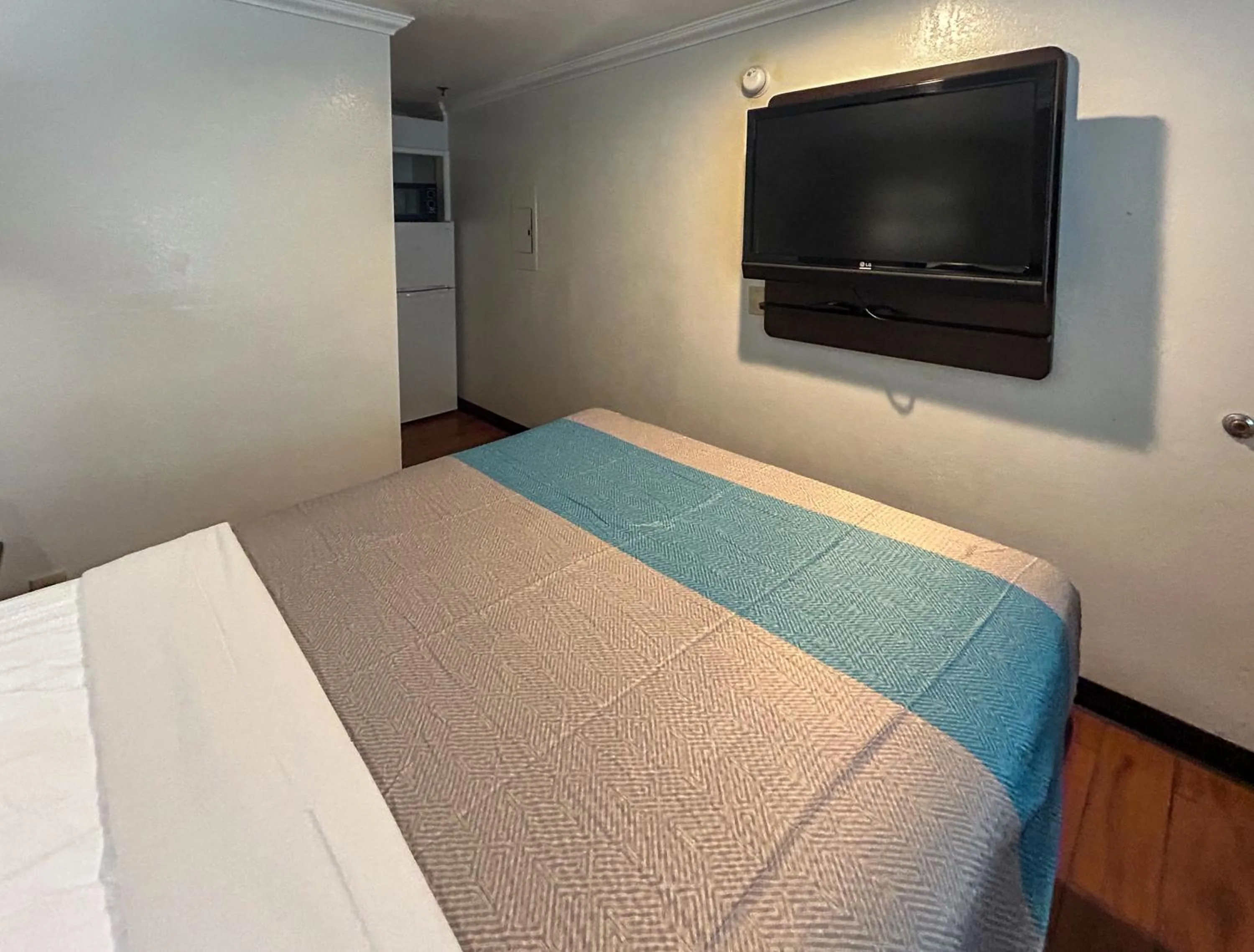 Bedroom, Bed in Motel 6 Ontario CA Convention Center Airport