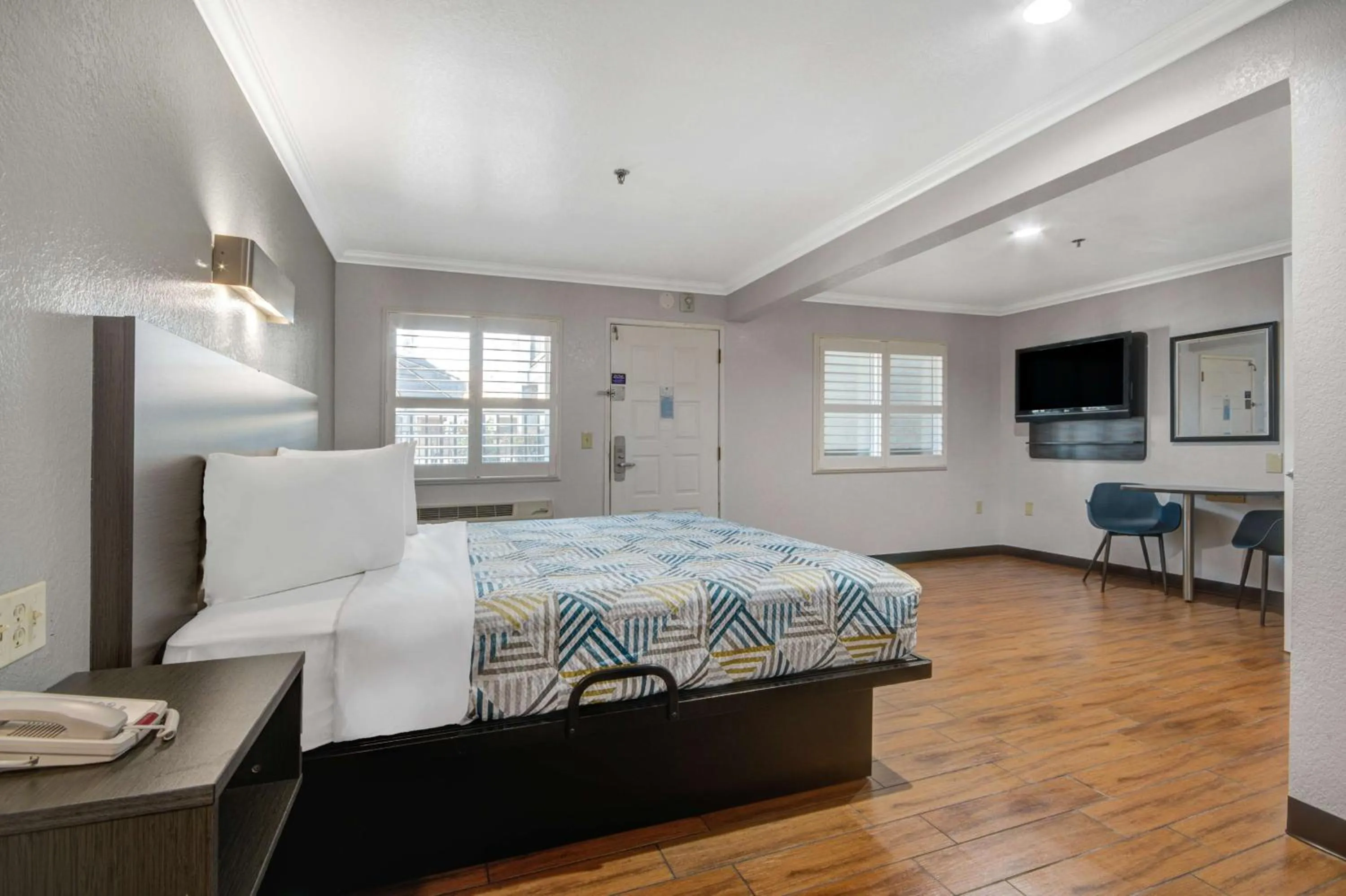 Bedroom, Bed in Motel 6 Ontario CA Convention Center Airport