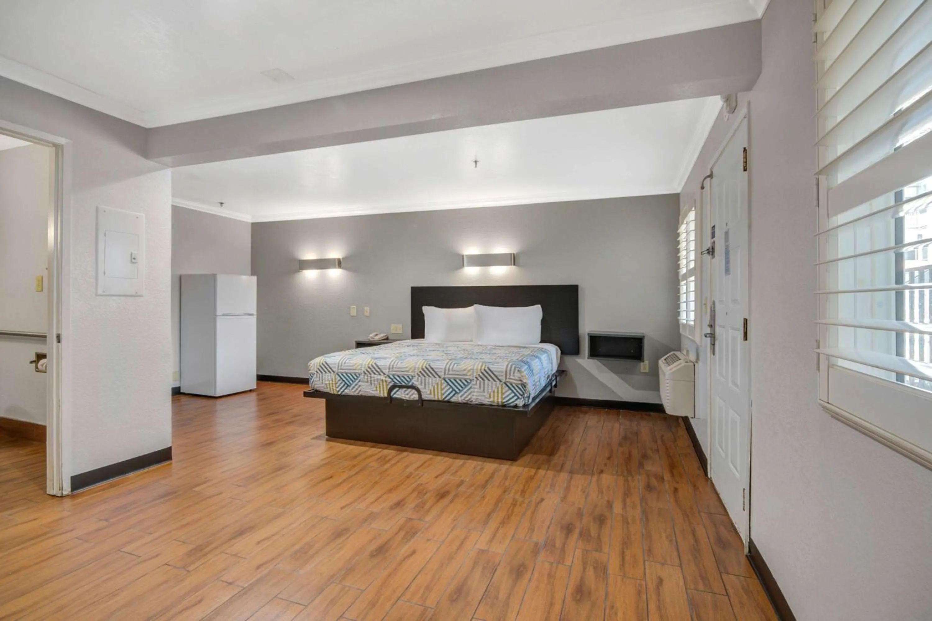 Bedroom, Bed in Motel 6 Ontario CA Convention Center Airport