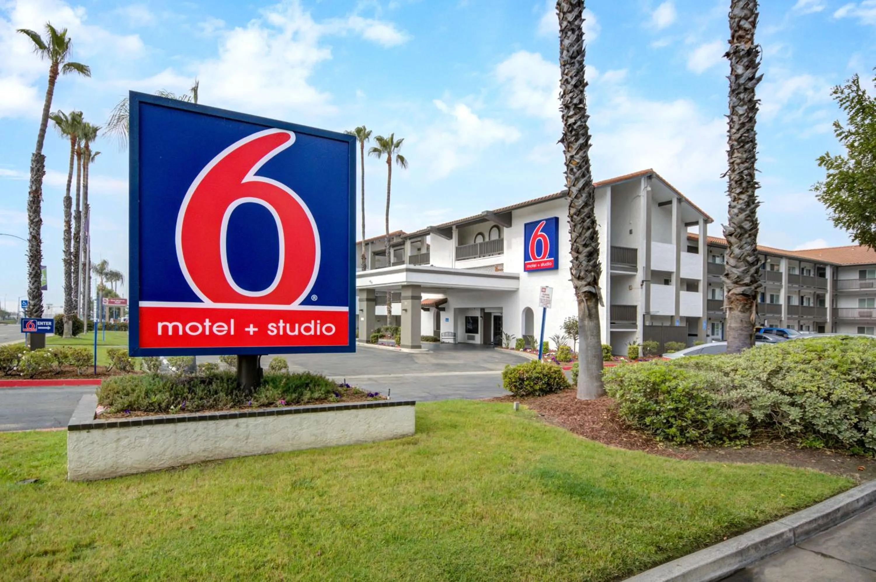 Property building in Motel 6 Ontario CA Convention Center Airport
