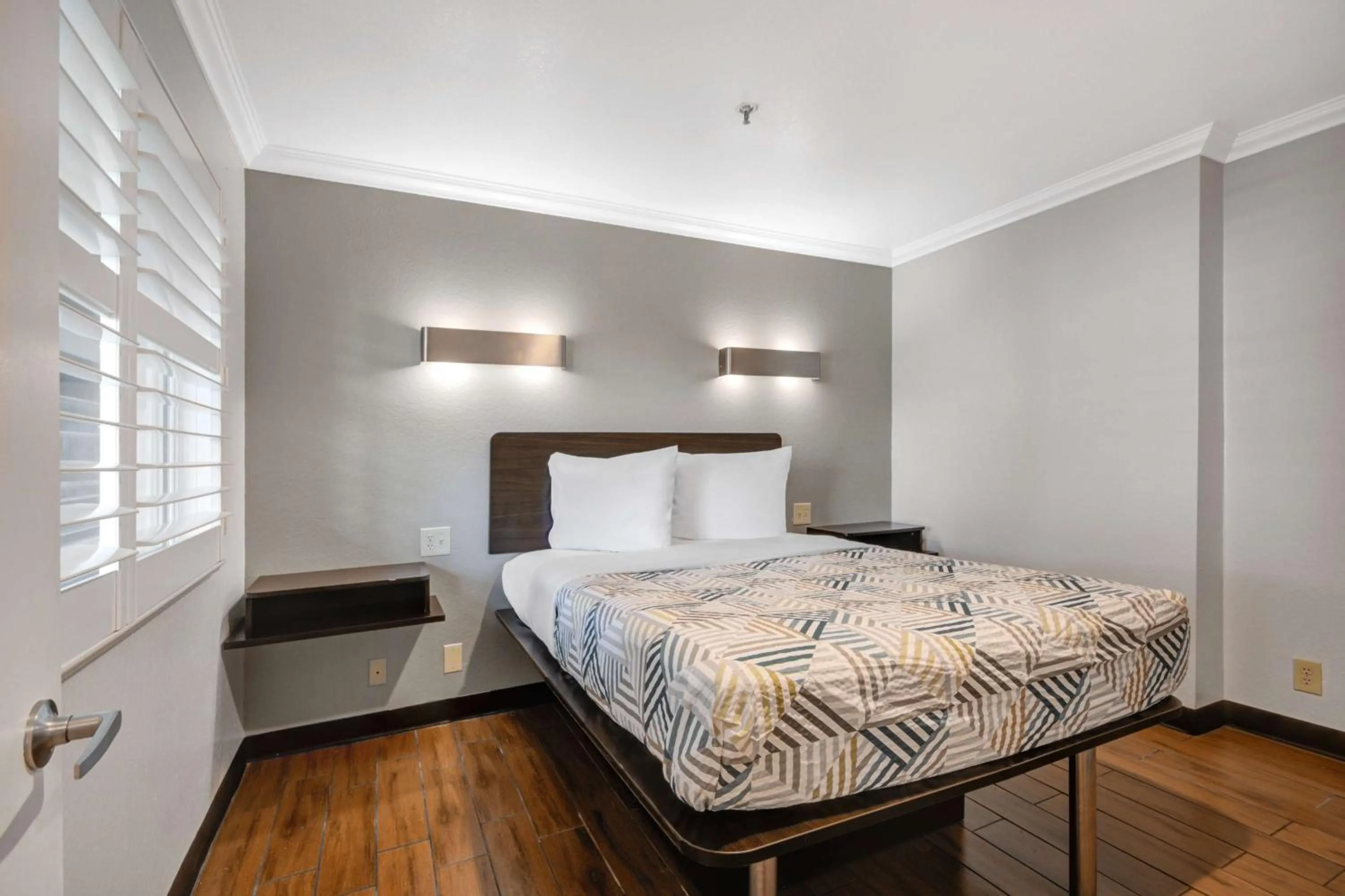 Bedroom, Bed in Motel 6 Ontario CA Convention Center Airport