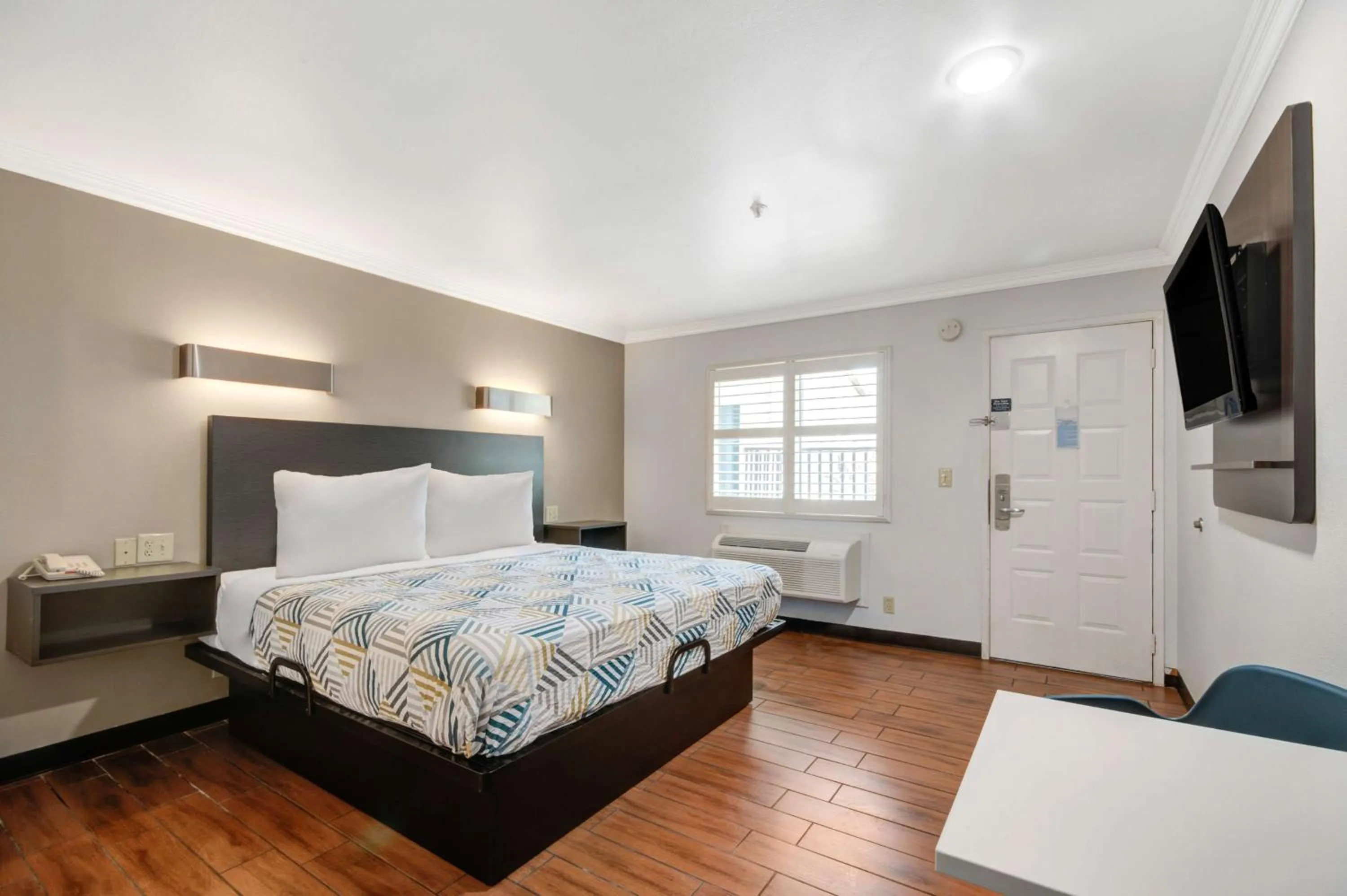 Bedroom, Bed in Motel 6 Ontario CA Convention Center Airport