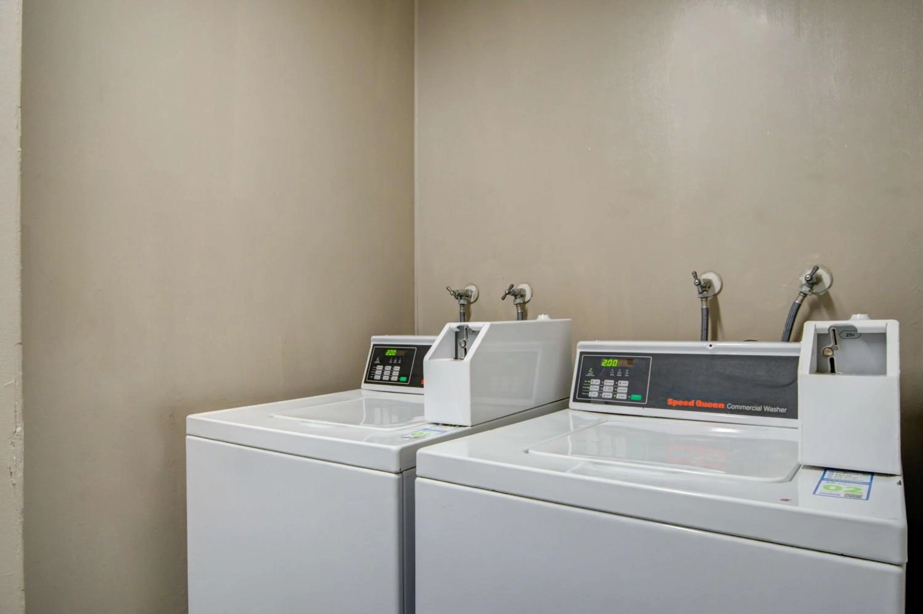 Property building in Motel 6 Ontario CA Convention Center Airport