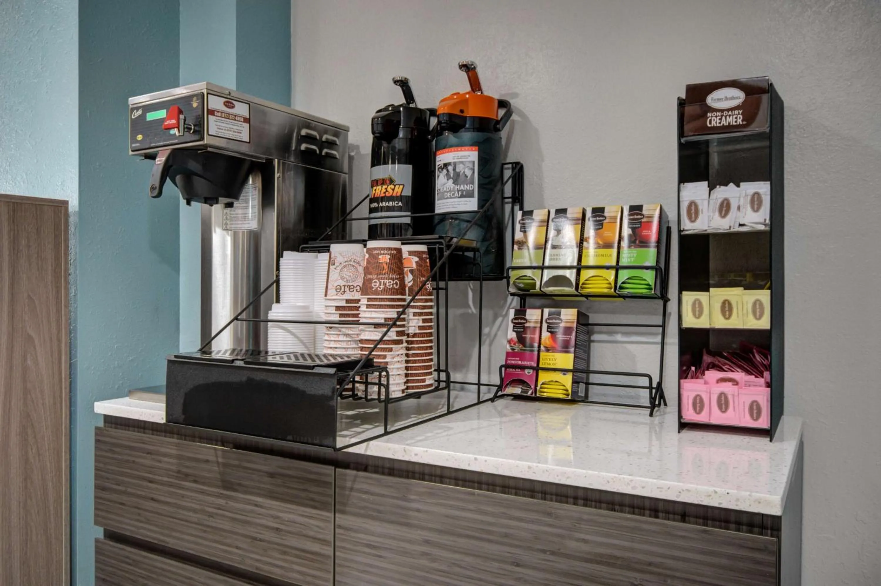 Restaurant/places to eat in Motel 6 Ontario CA Convention Center Airport