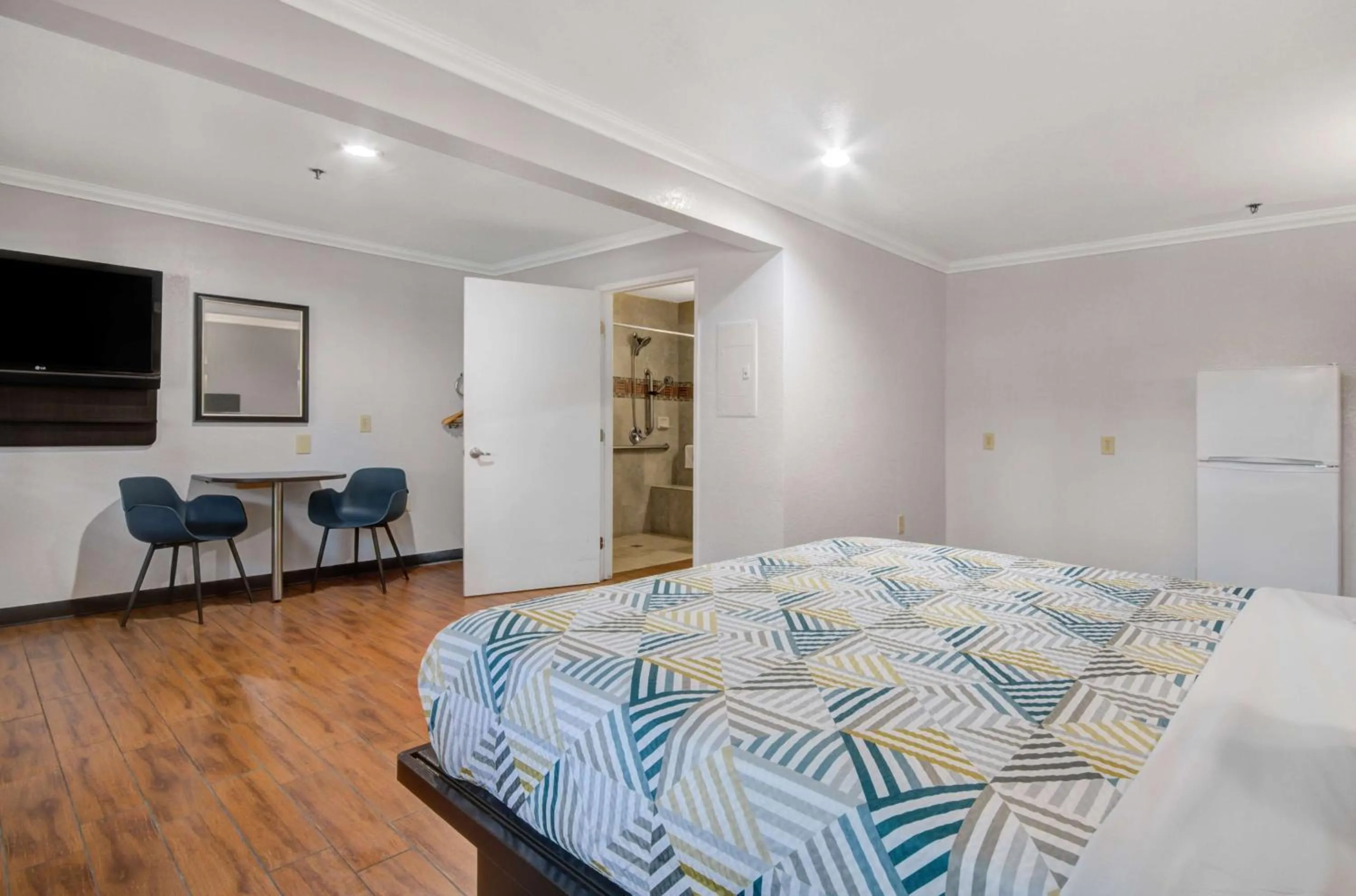 Bedroom, Bed in Motel 6 Ontario CA Convention Center Airport