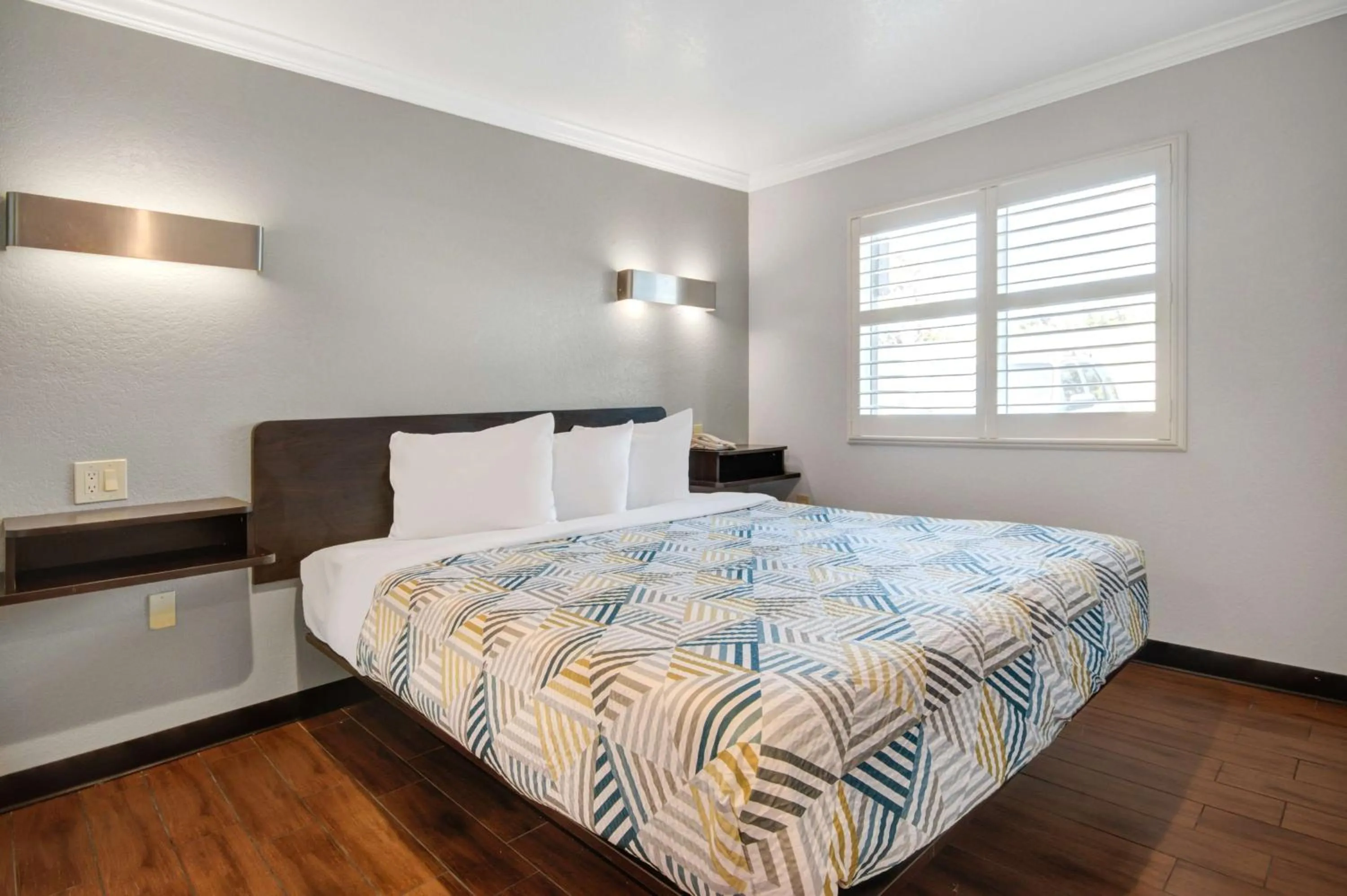 Bedroom, Bed in Motel 6 Ontario CA Convention Center Airport